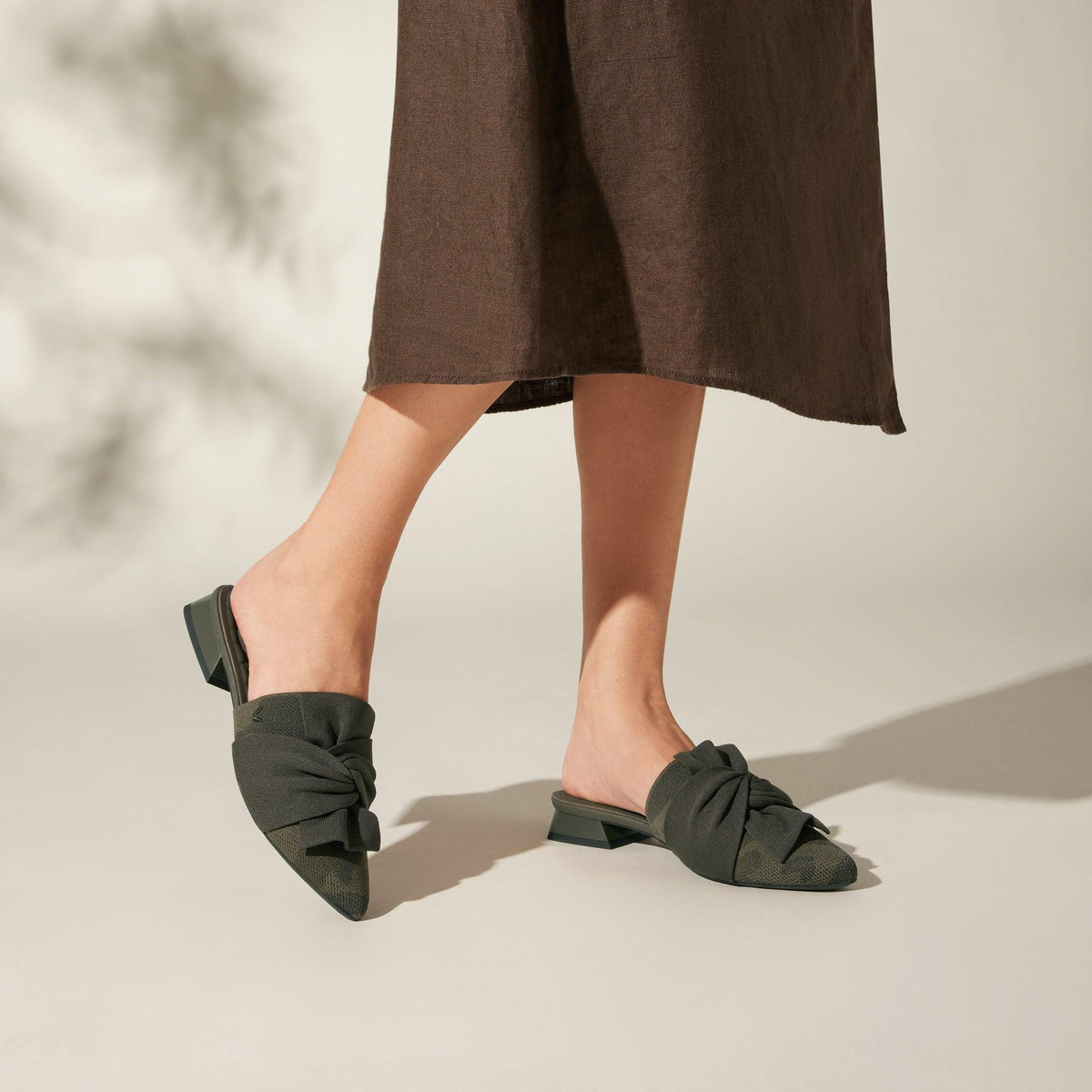 VIVAIA ［Yaffa Pro］ポインテッドトゥノットデザイン サンダル