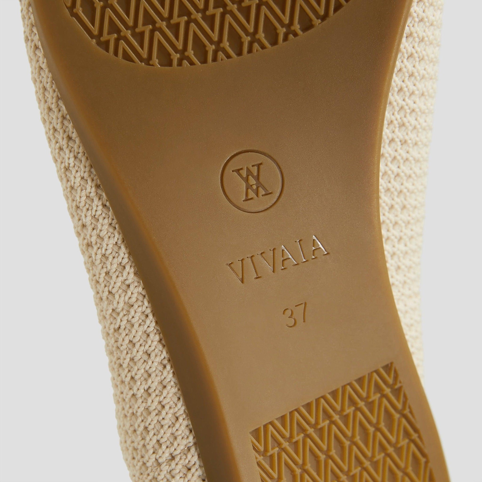 [Aria 5°] Pointed toe, water-repellent, flat shoes