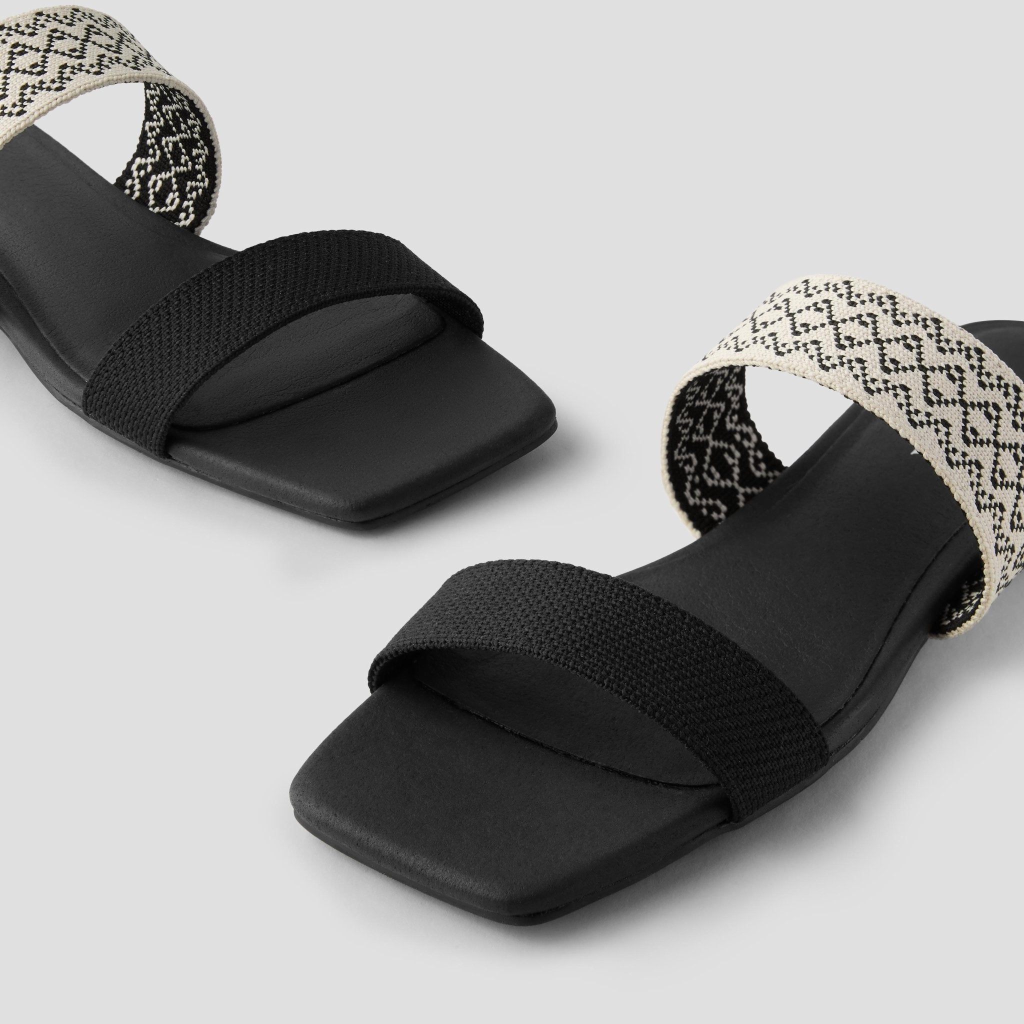 [Maya] Square toe slide sandals