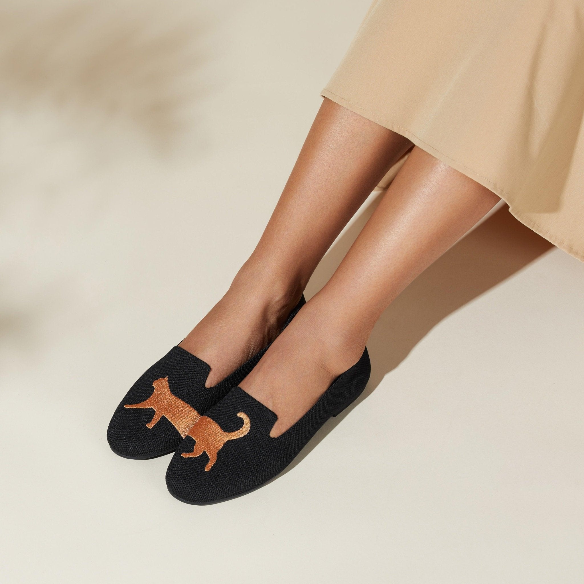 [Audrey] Round toe Animal Embroidered Loafers