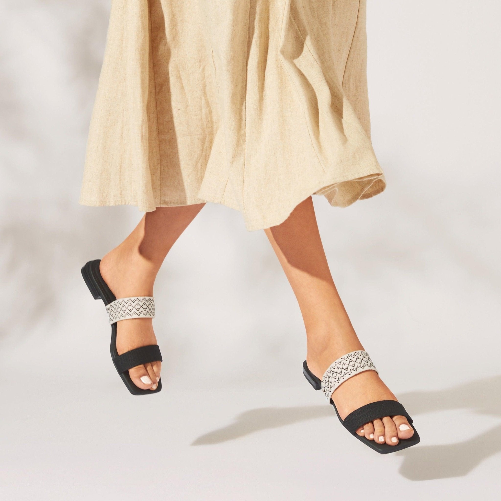 [Maya] Square toe slide sandals