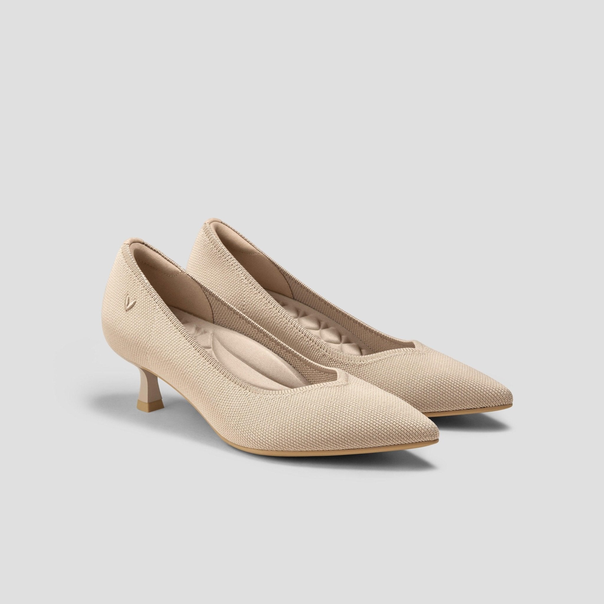 [Scarlett] Pointed toe kitten heel pumps