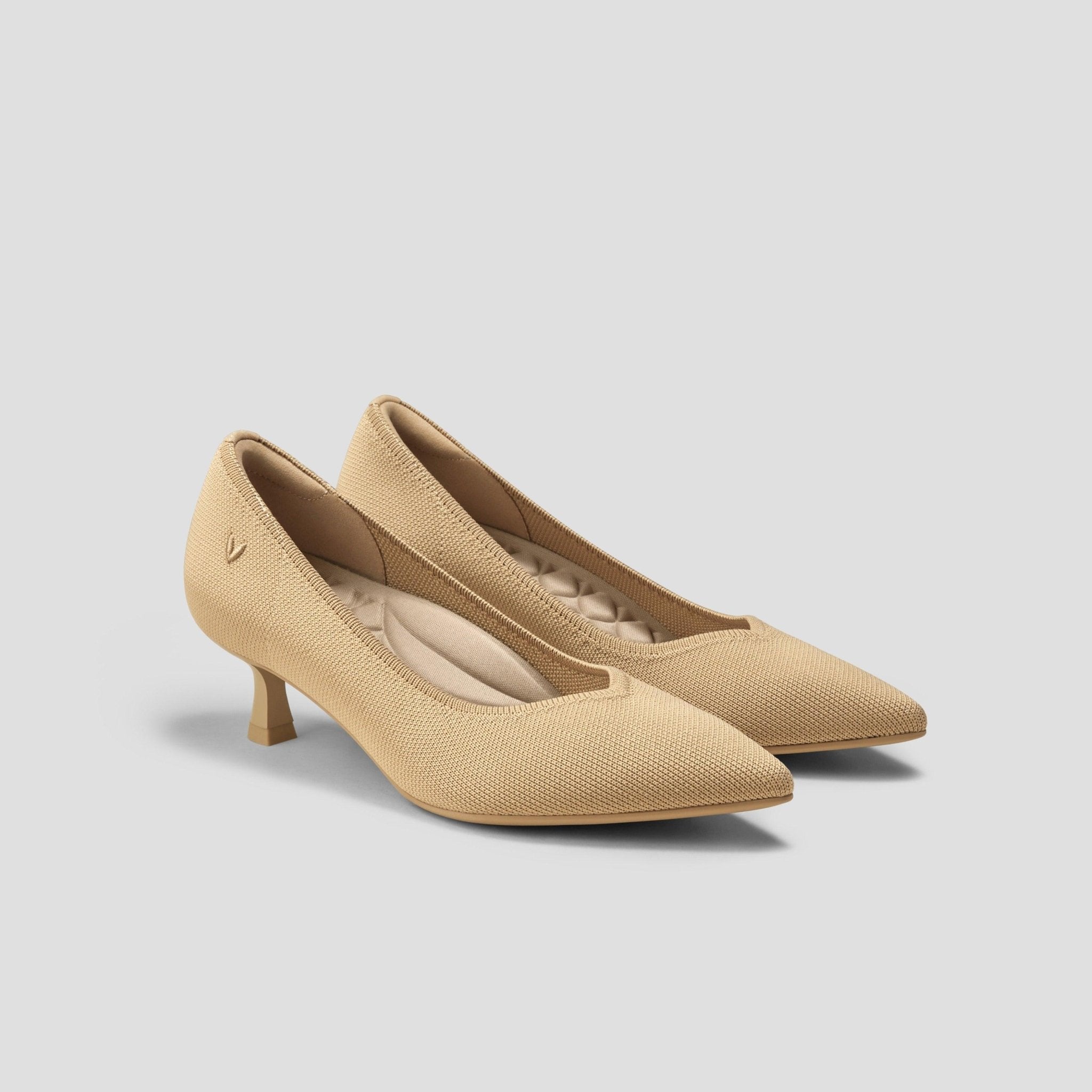 [Scarlett] Pointed toe kitten heel pumps