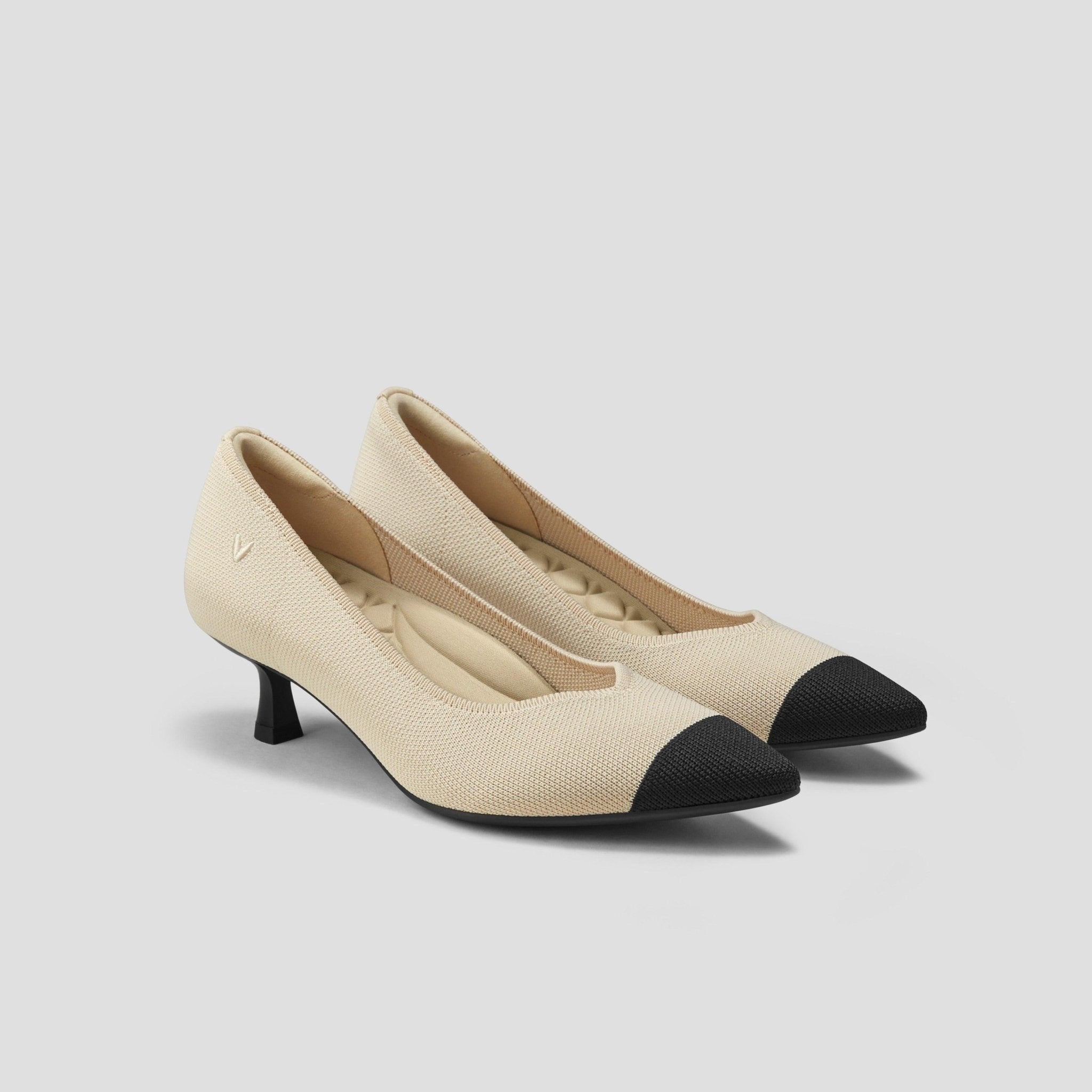 [Scarlett] Pointed toe kitten heel pumps