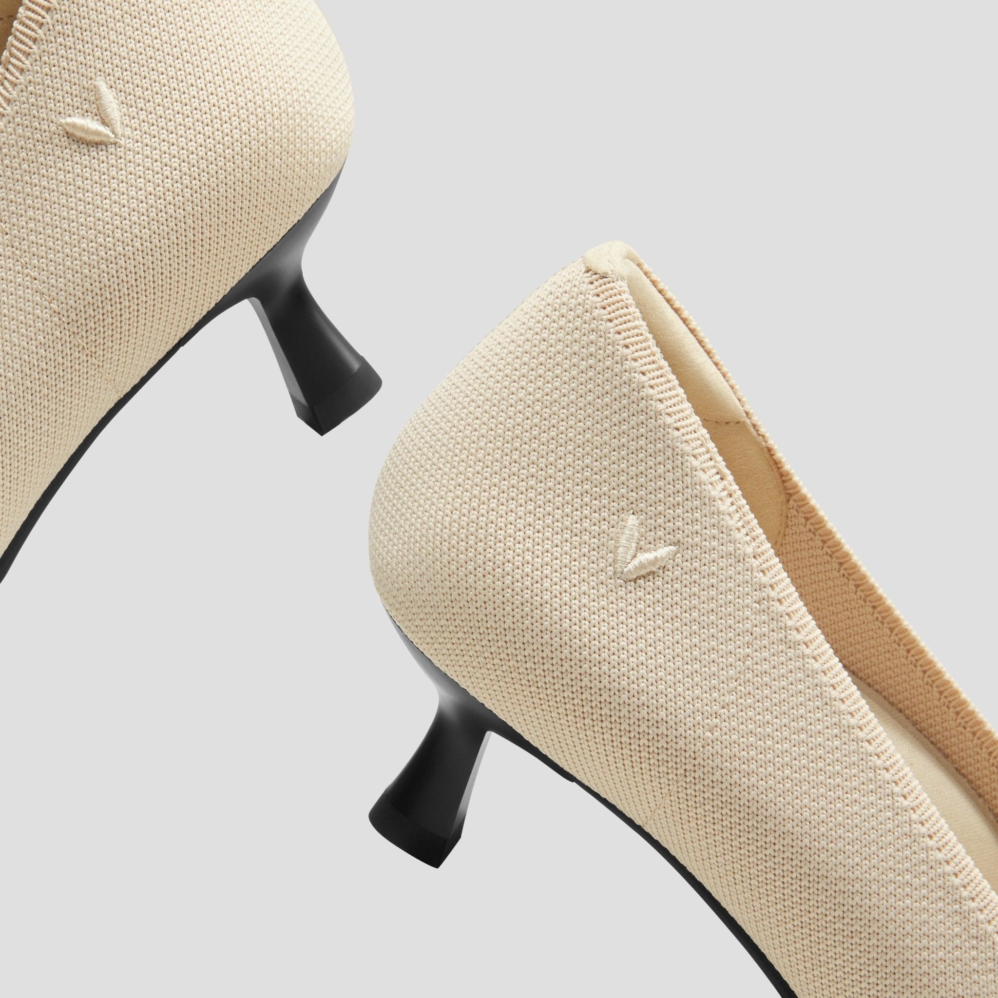 [Scarlett] Pointed toe kitten heel pumps