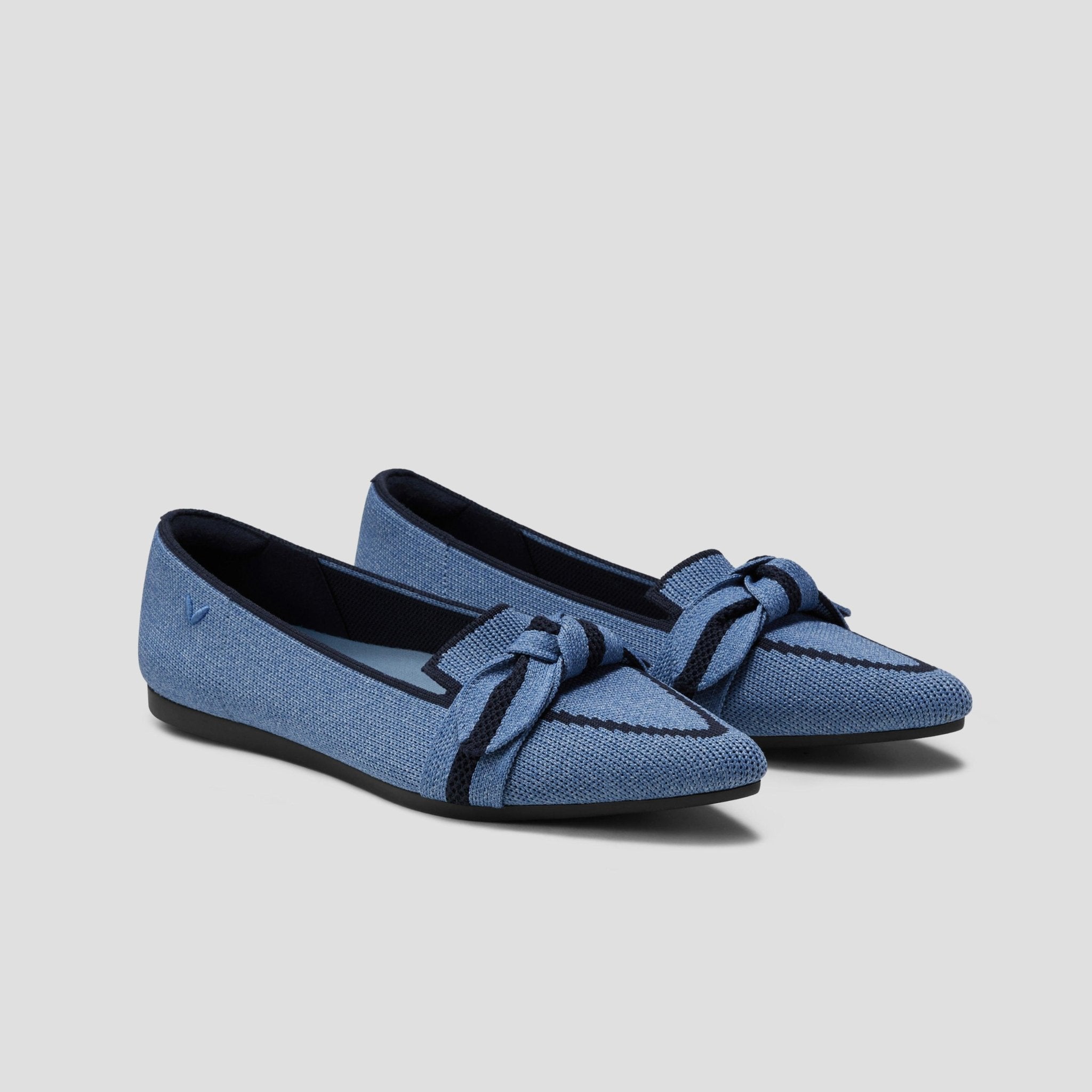 [Michelle] Pointed toe loafers with ribbon