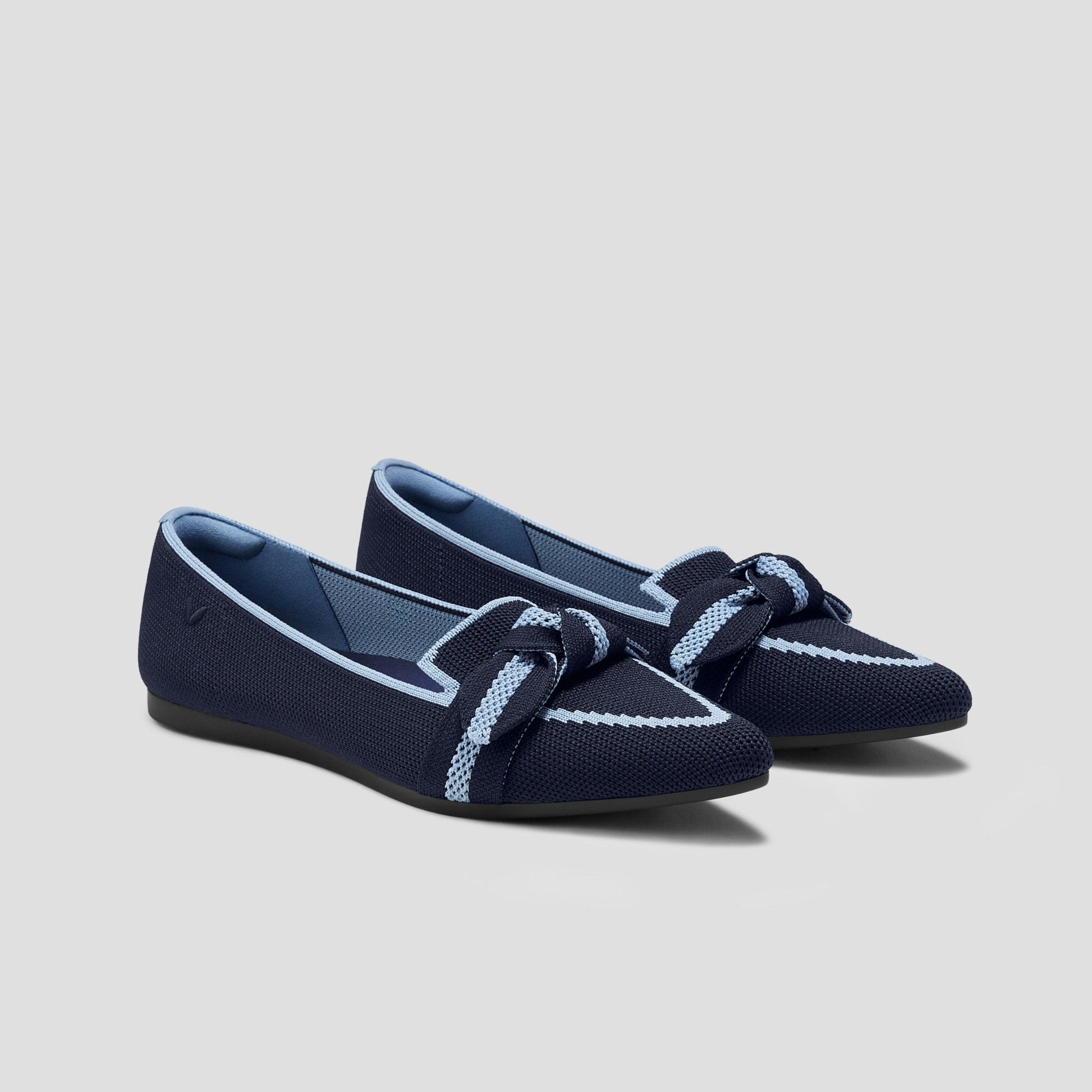 [Michelle] Pointed toe loafers with ribbon