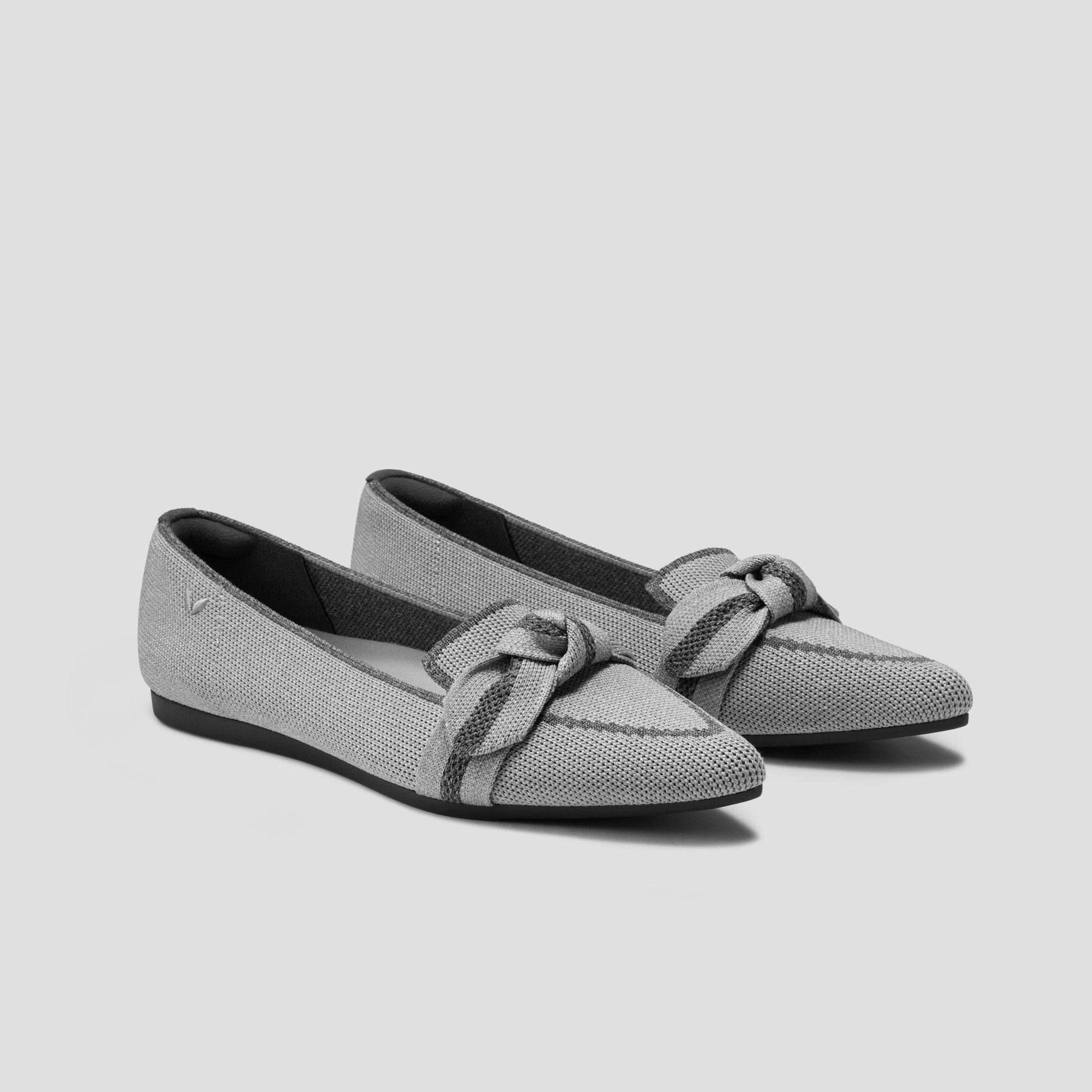 [Michelle] Pointed toe loafers with ribbon