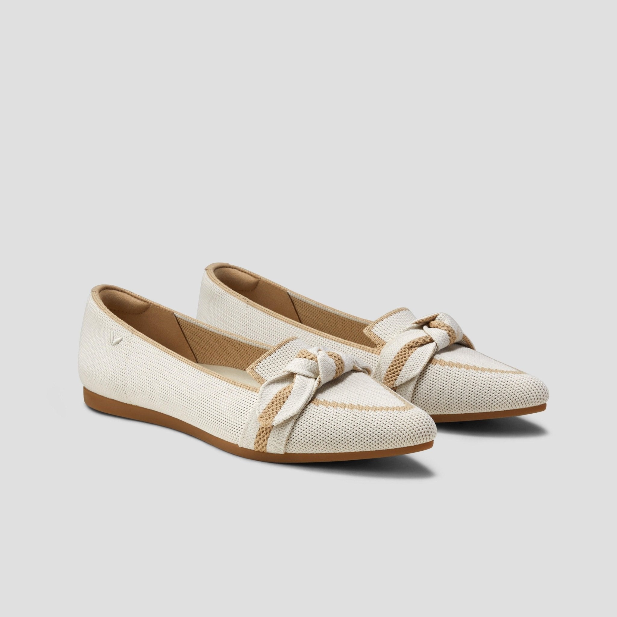 [Michelle] Pointed toe loafers with ribbon