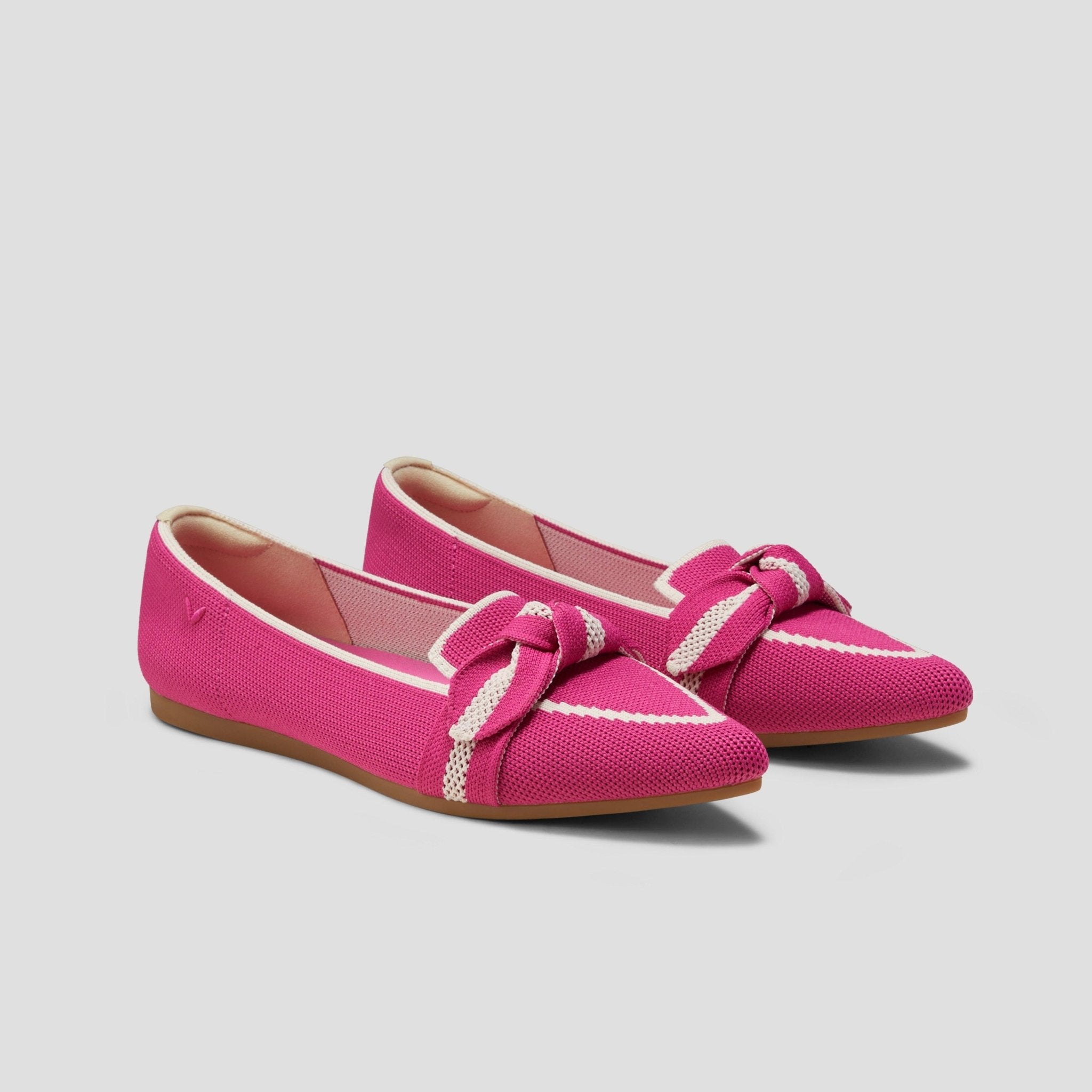 [Michelle] Pointed toe loafers with ribbon