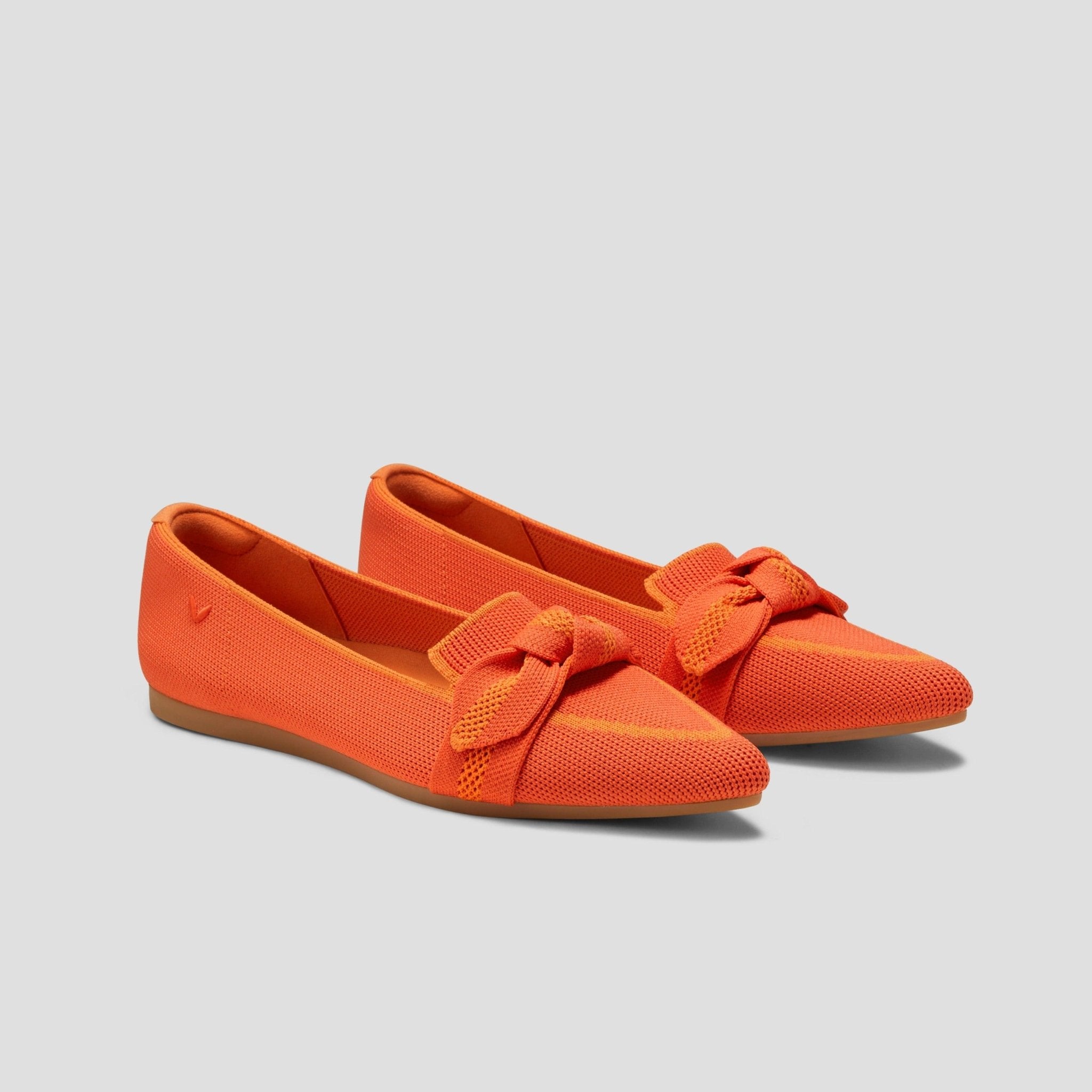 [Michelle] Pointed toe loafers with ribbon