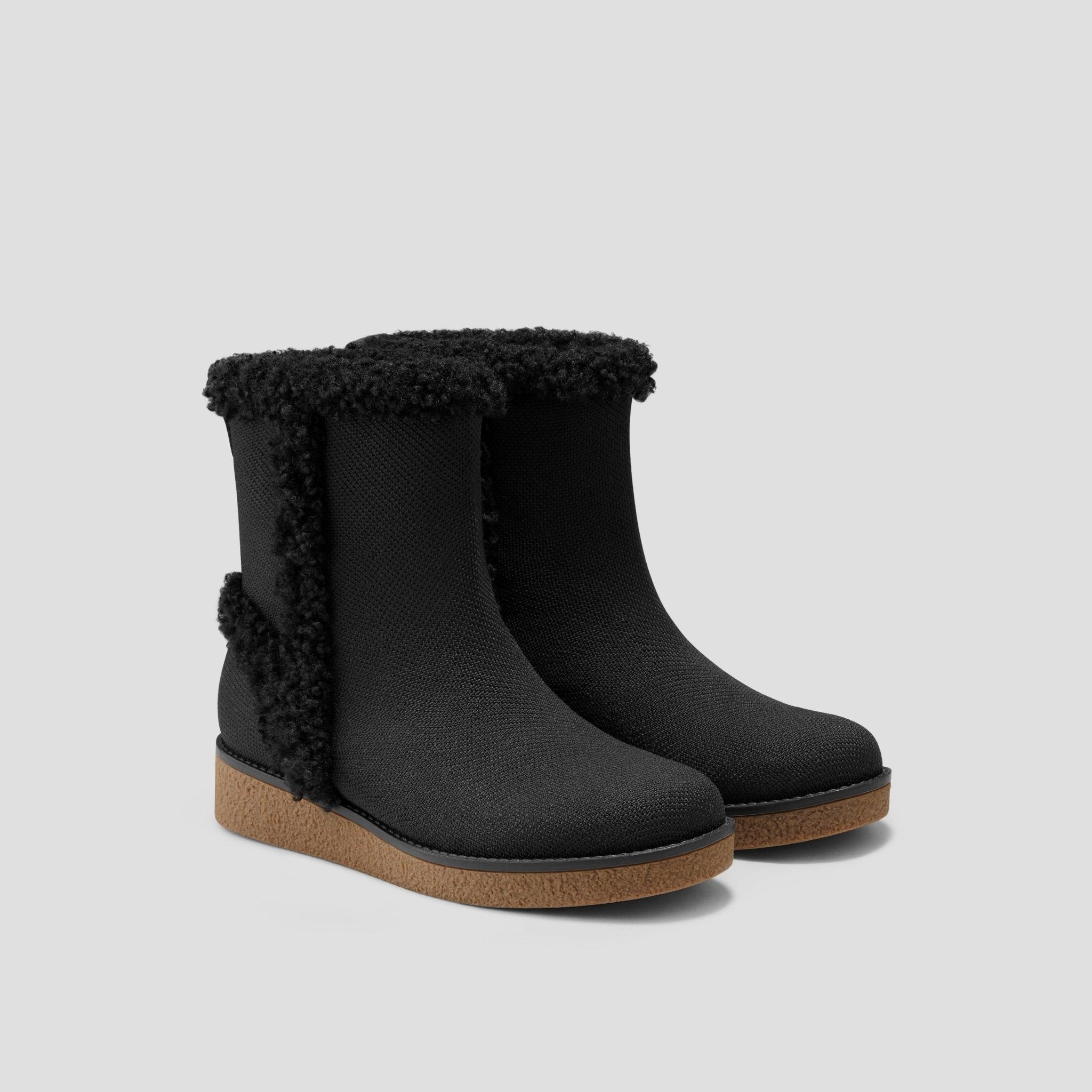 [Courtney] Round toe, water-repellent, faux fur boots