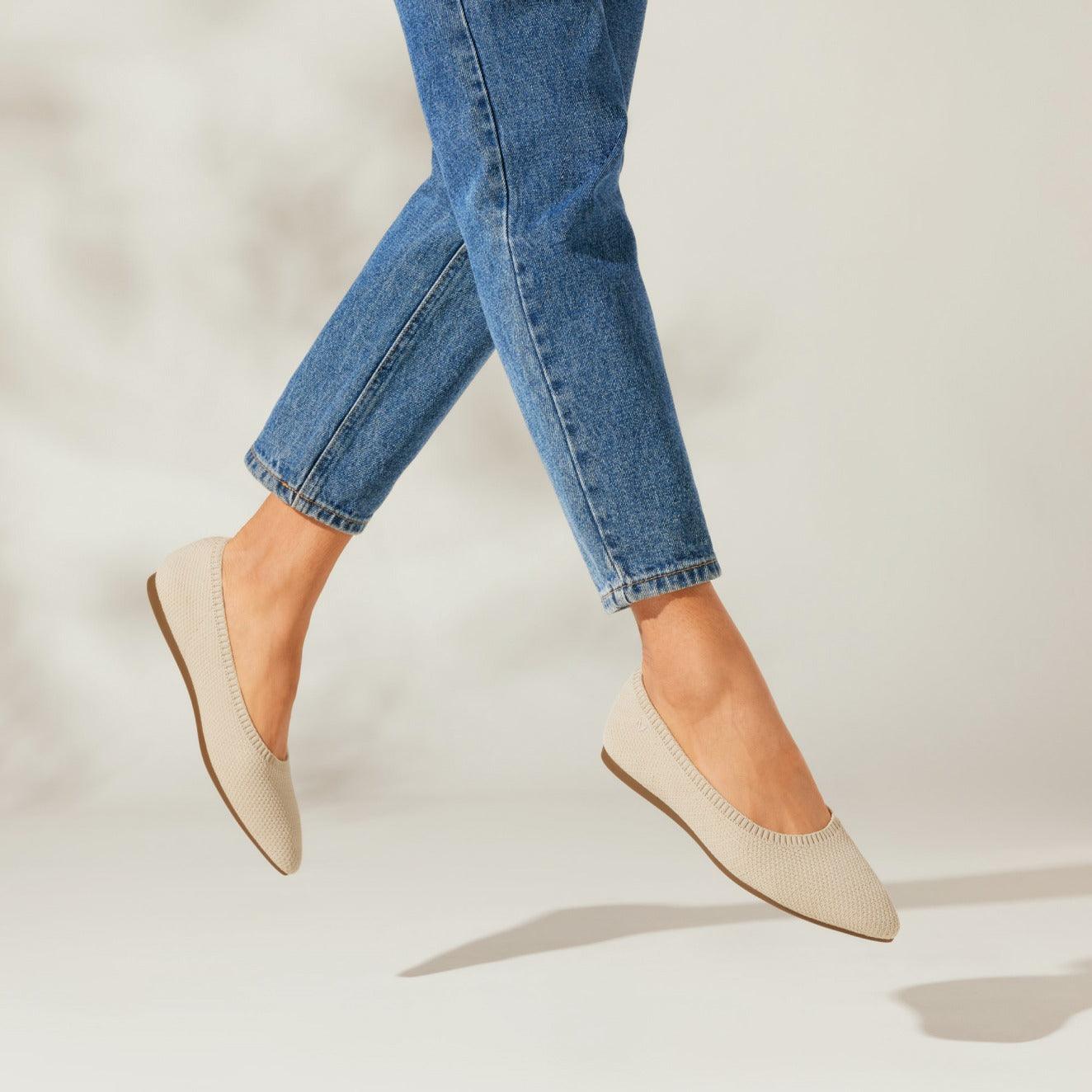 [Aria 5°] Pointed toe, water-repellent, flat shoes