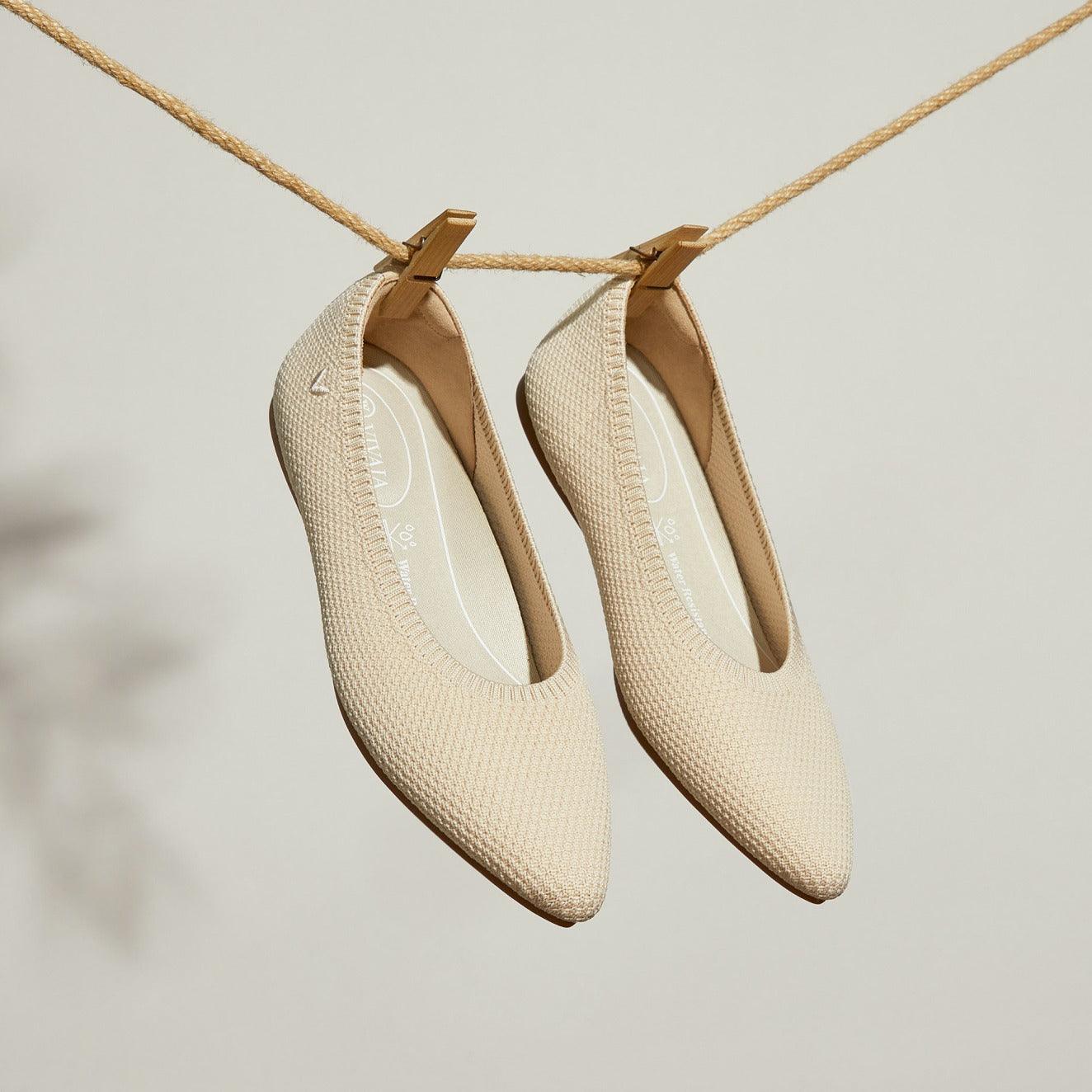 [Aria 5°] Pointed toe, water-repellent, flat shoes