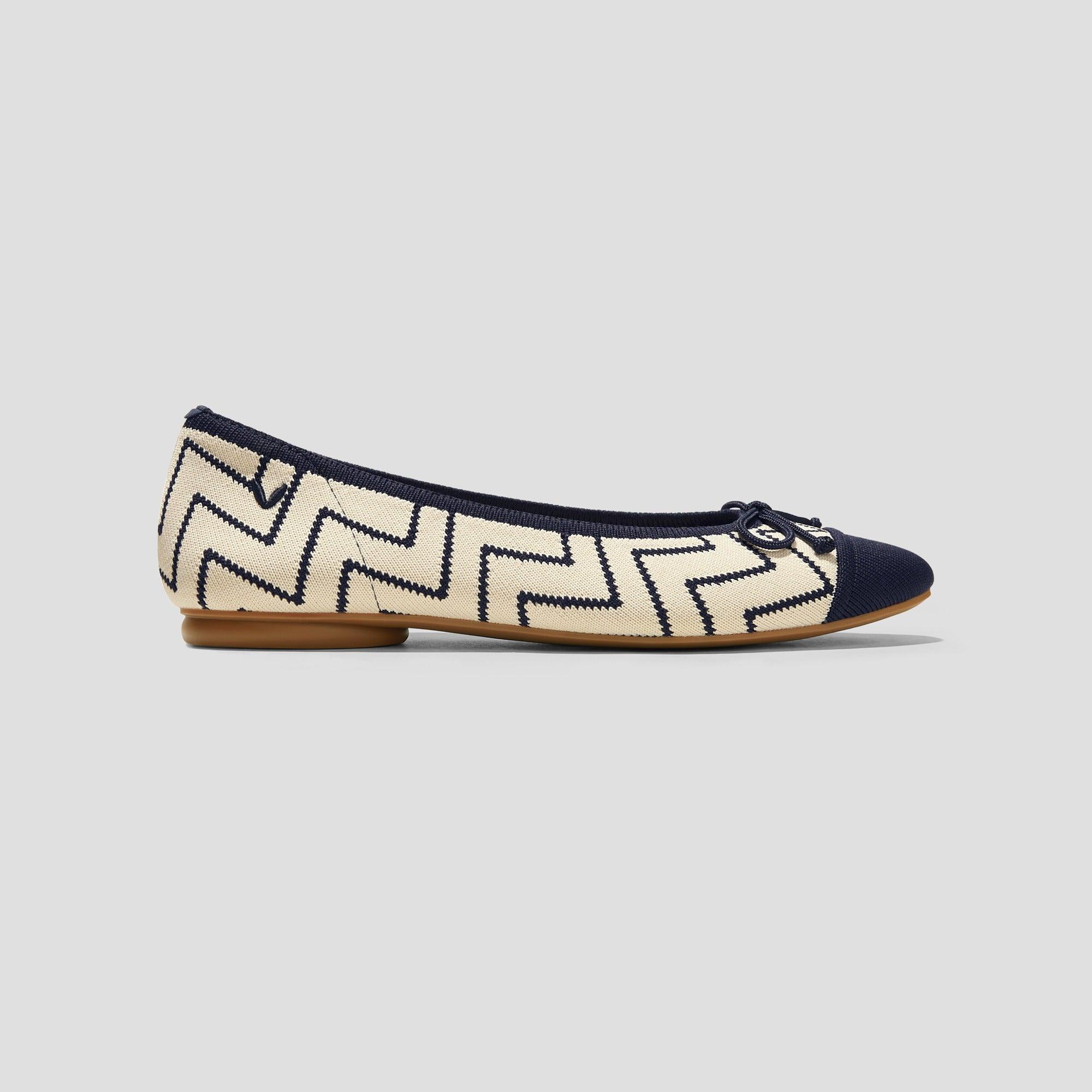 [Tiana] Almond toe flat shoes
