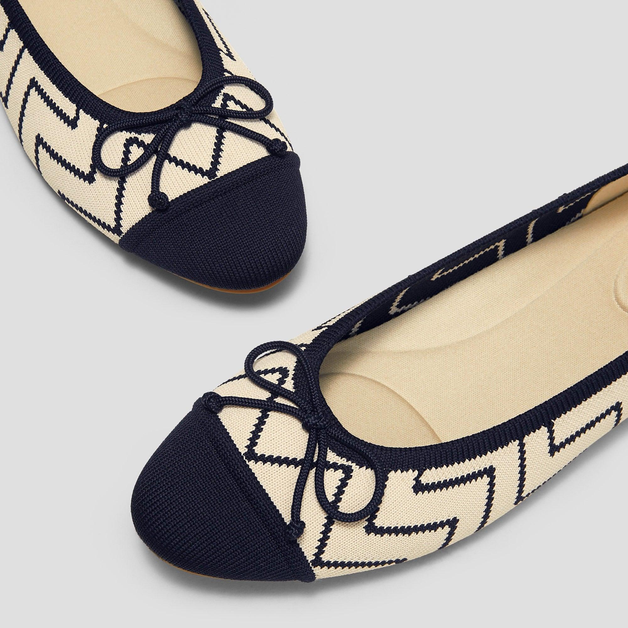 [Tiana] Almond toe flat shoes