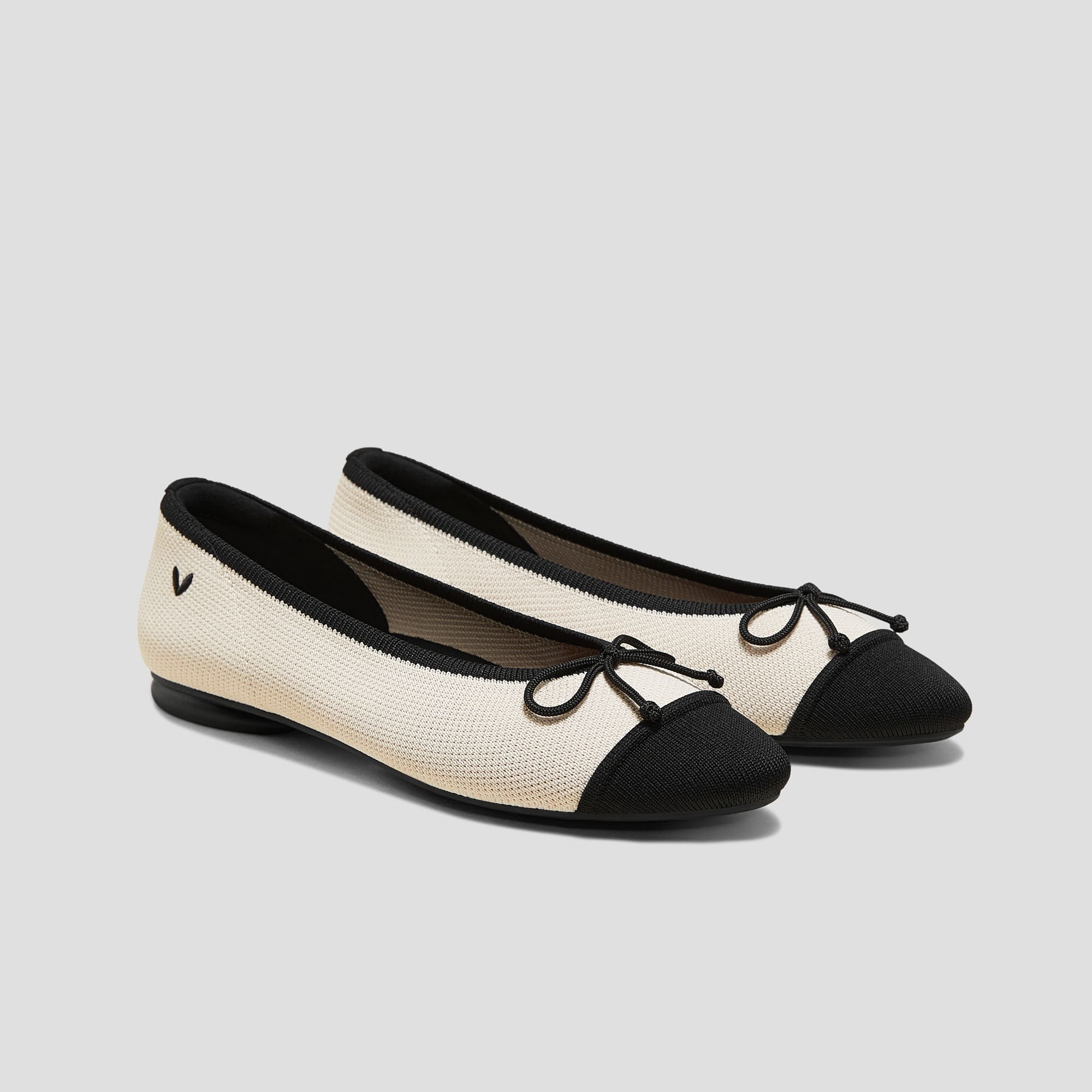 [Tiana] Almond toe flat shoes