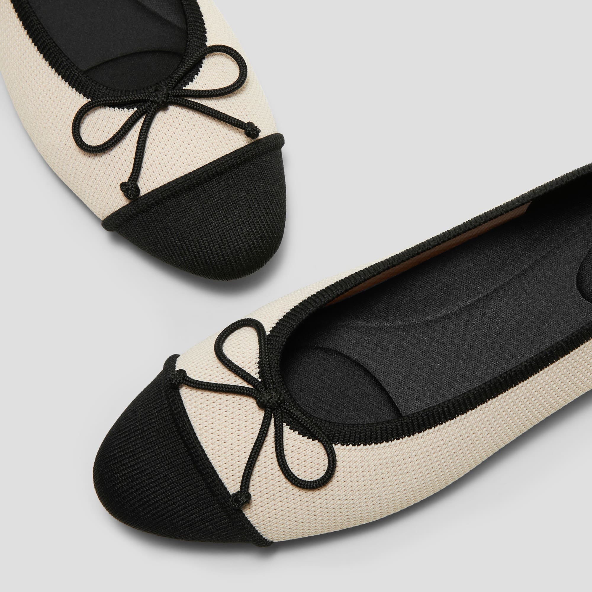 [Tiana] Almond toe flat shoes