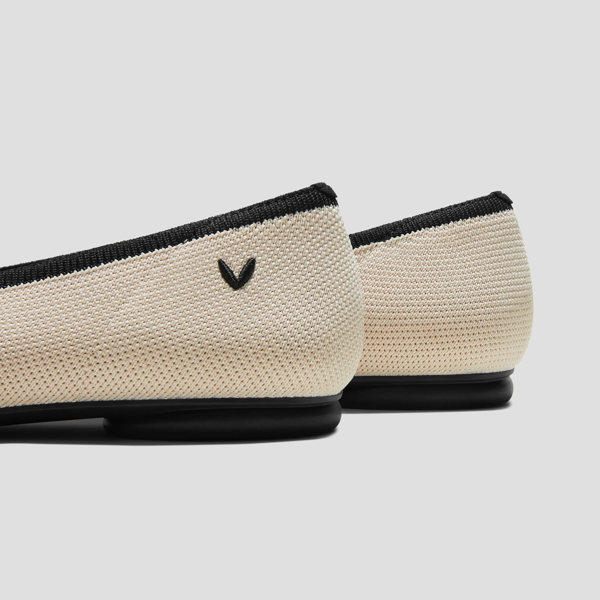 [Tiana] Almond toe flat shoes