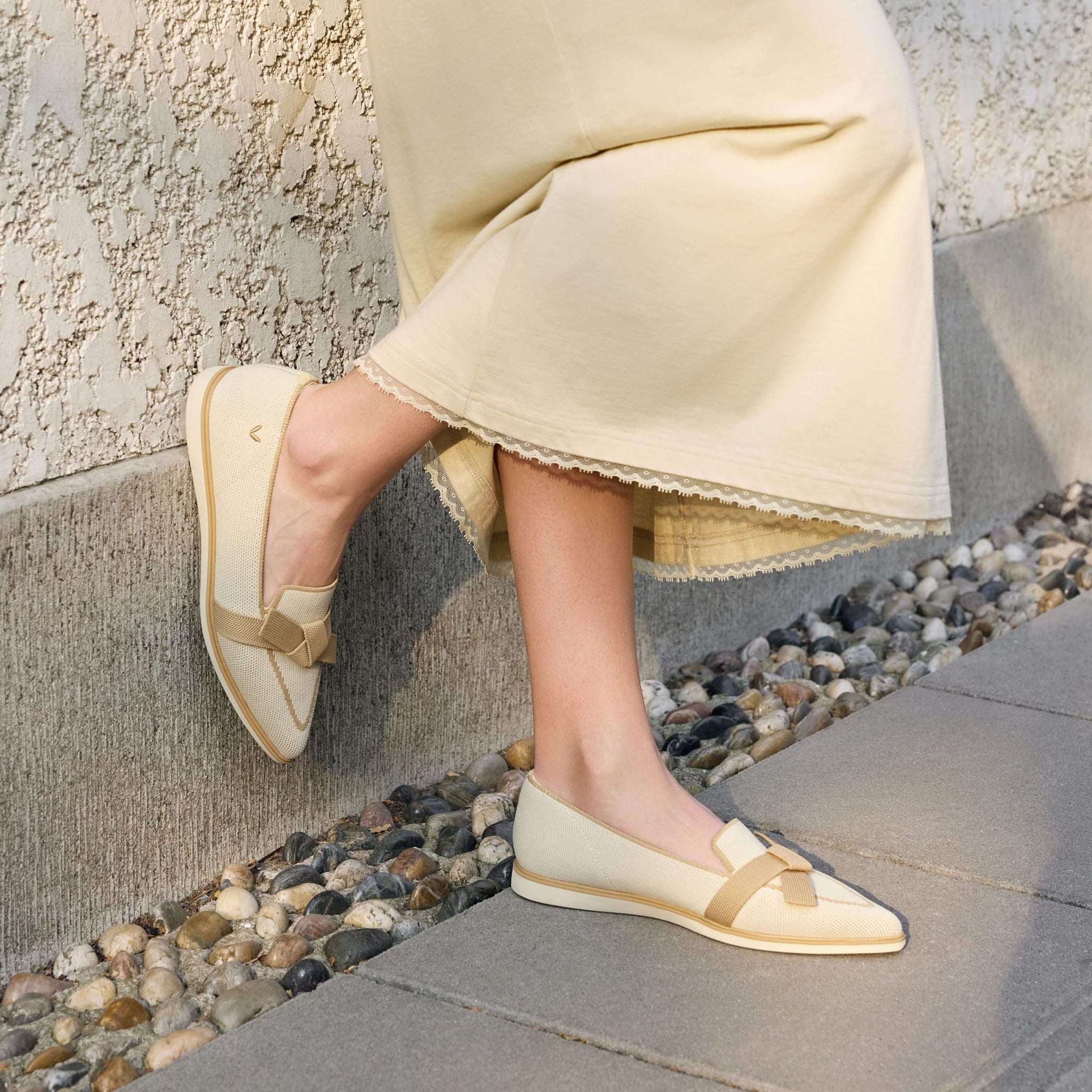 [Valentina] Water-repellent pointed toe with ribbon loafers