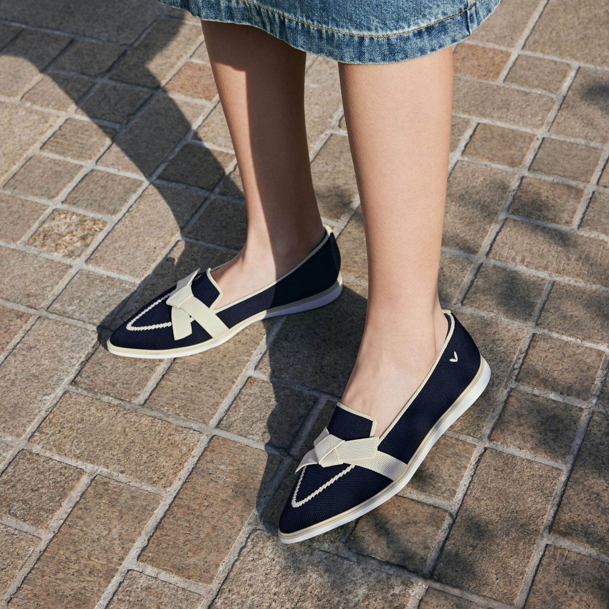 [Valentina] Water-repellent pointed toe with ribbon loafers