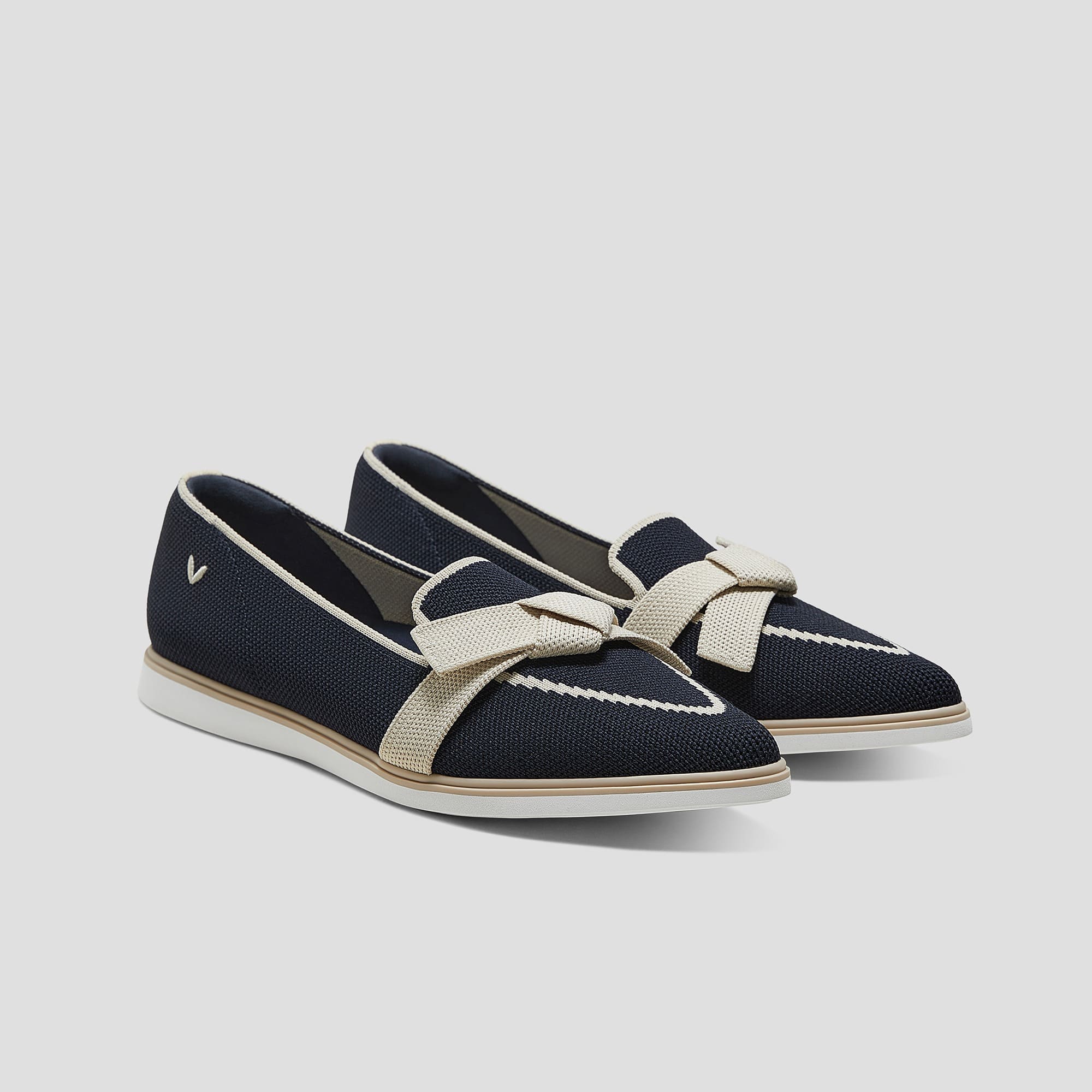 [Valentina] Water-repellent pointed toe with ribbon loafers