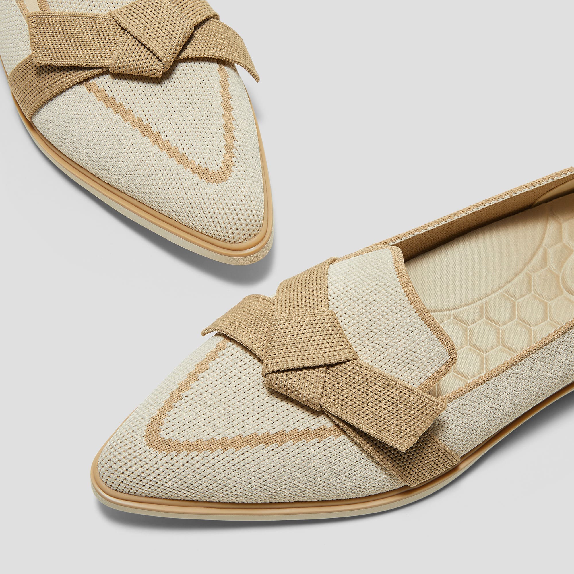 [Valentina] Water-repellent pointed toe with ribbon loafers