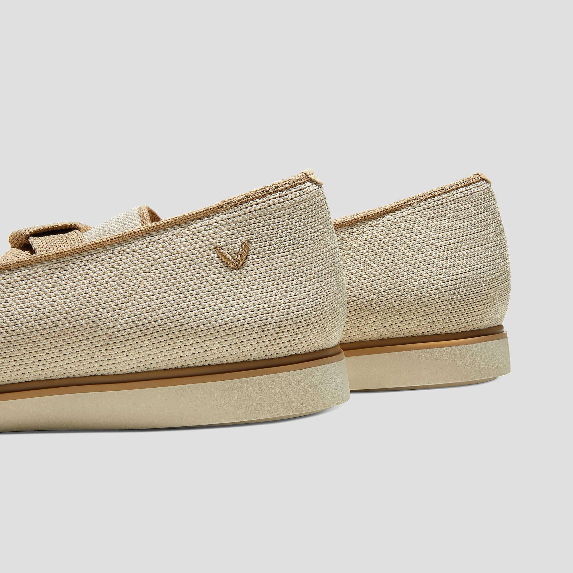 [Valentina] Water-repellent pointed toe with ribbon loafers