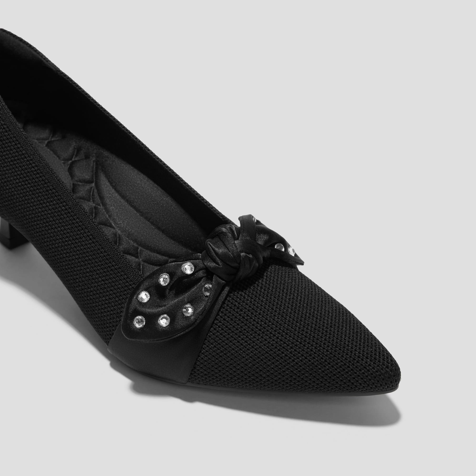 [Sasha] Pointed toe with ribbon kitten heel
