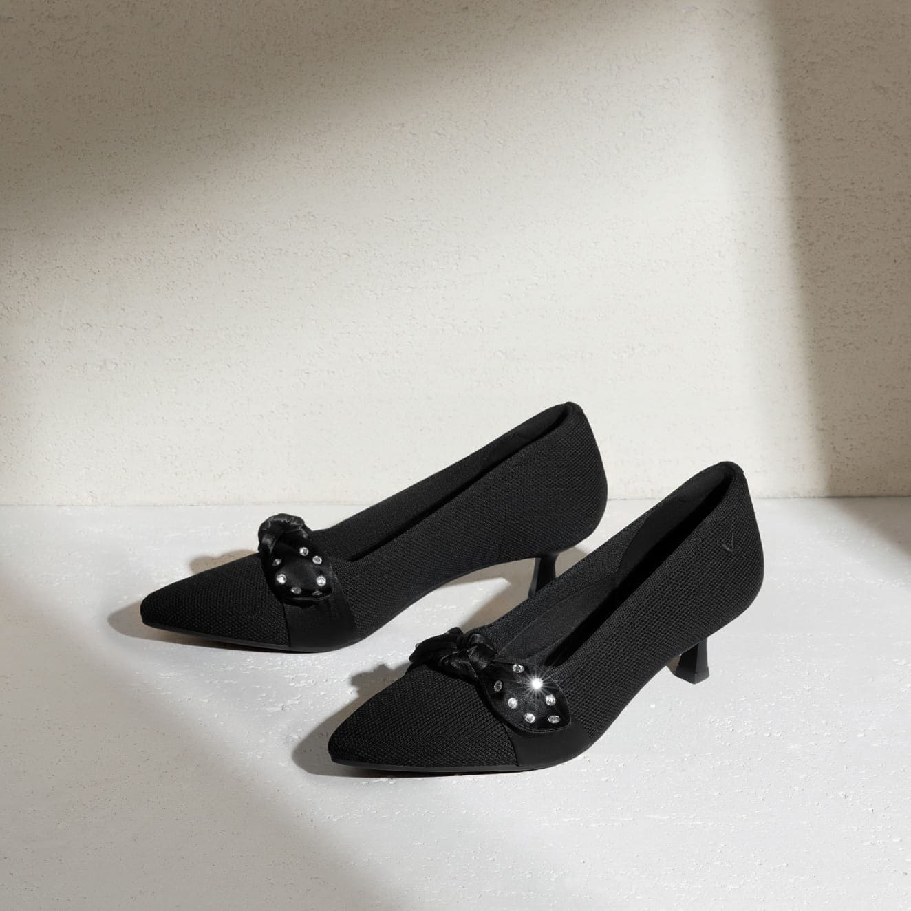 [Sasha] Pointed toe with ribbon kitten heel