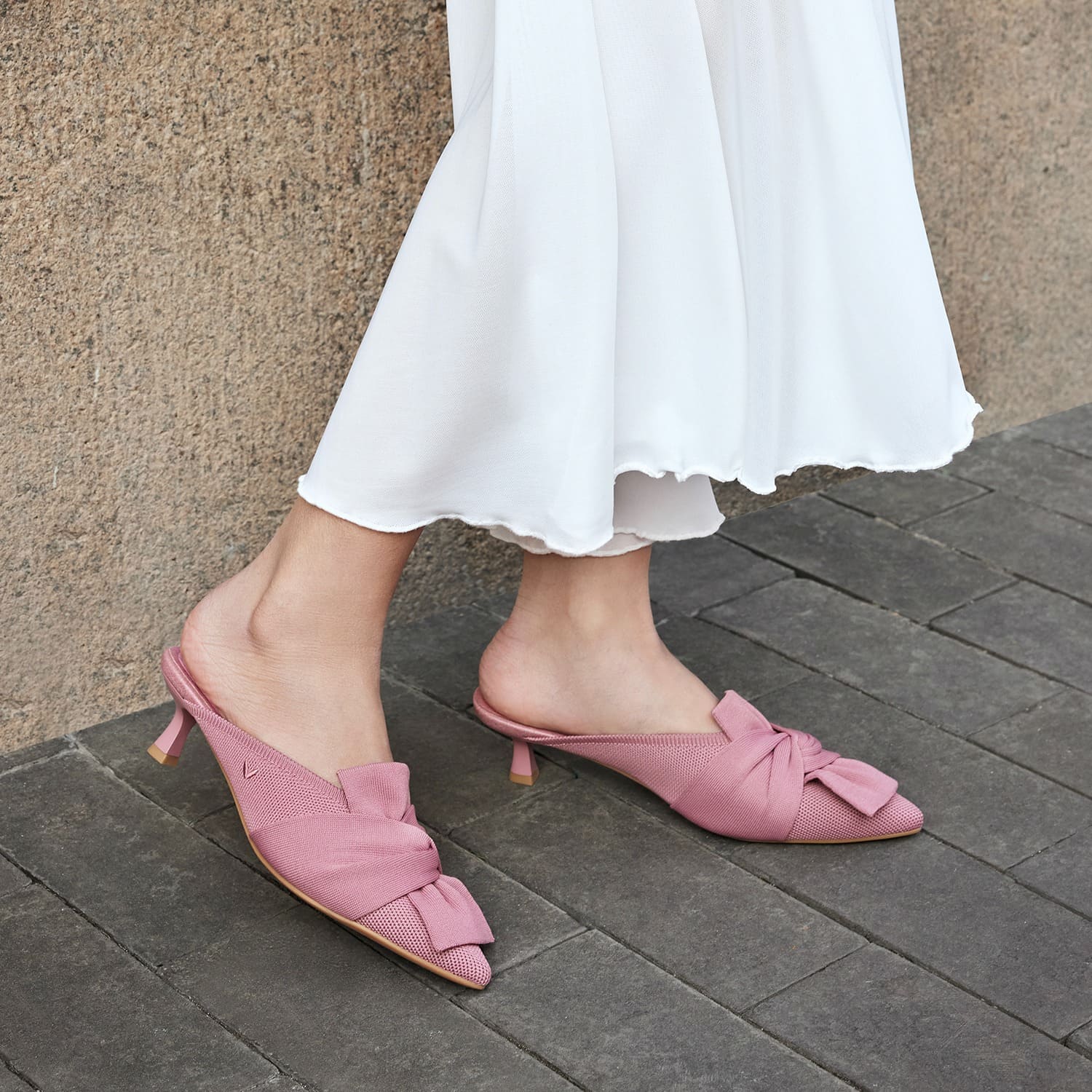 [Samira] Pointed toe sandals with ribbon