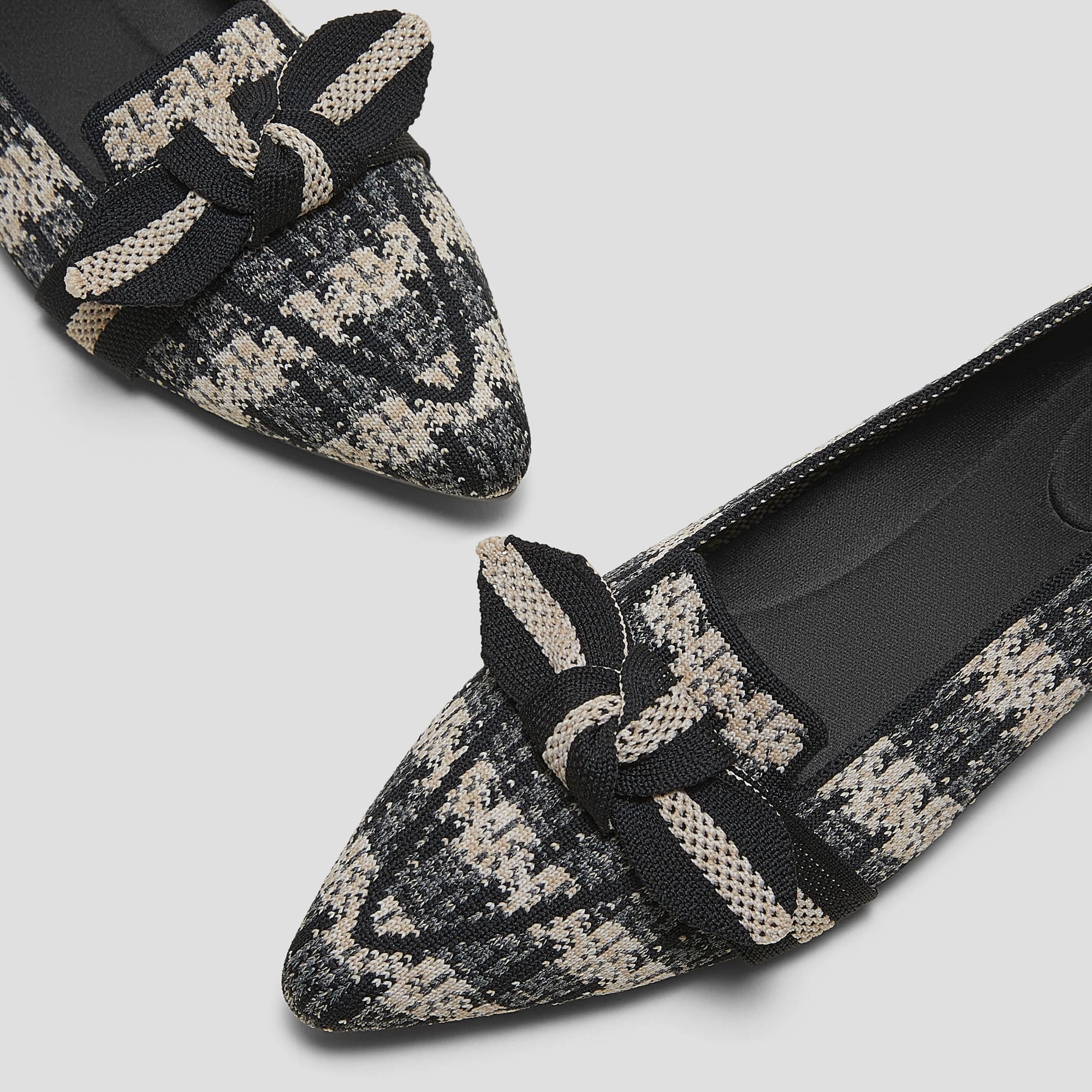 [Michelle] Pointed toe loafers with ribbon