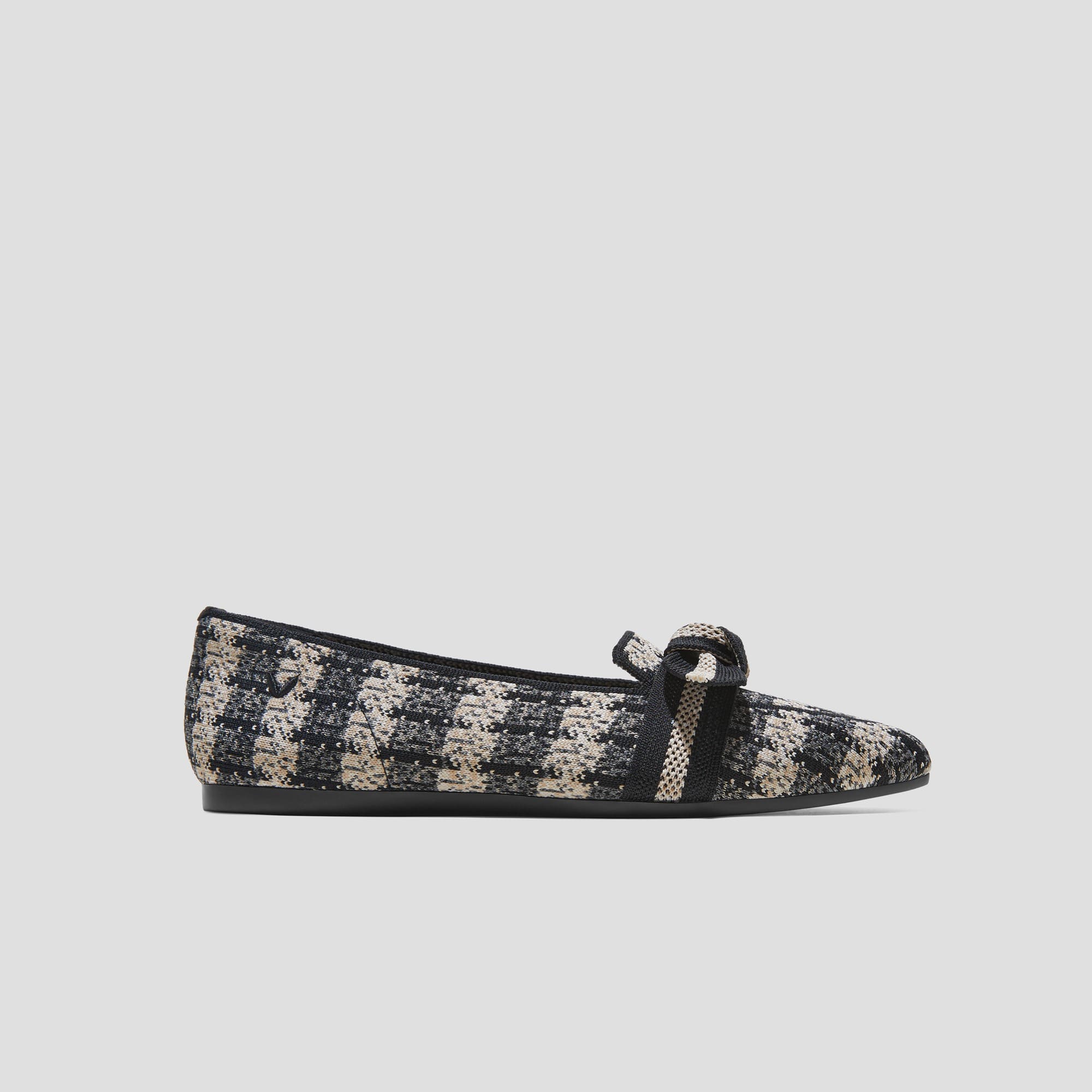 [Michelle] Pointed toe loafers with ribbon