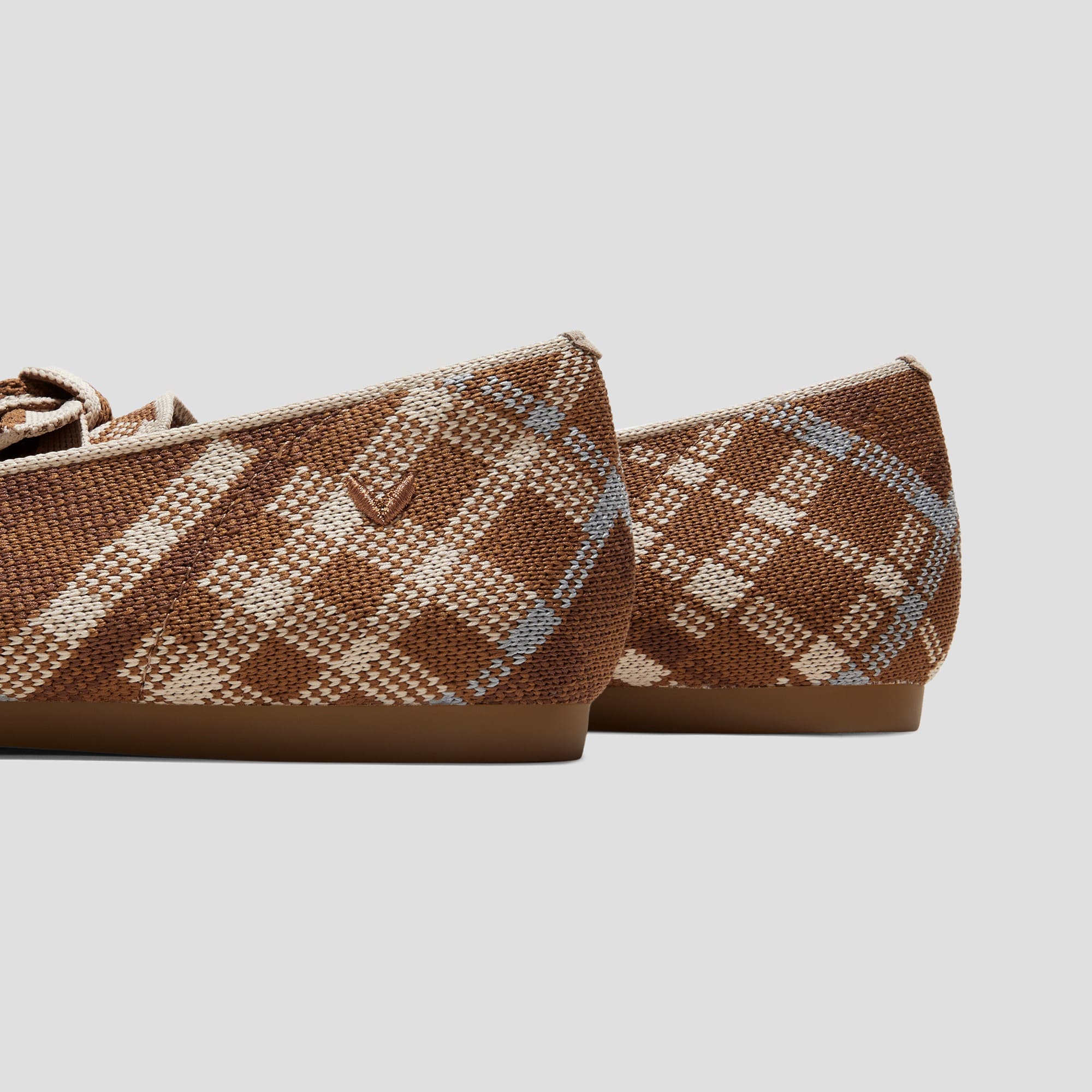 [Michelle] Pointed toe loafers with ribbon