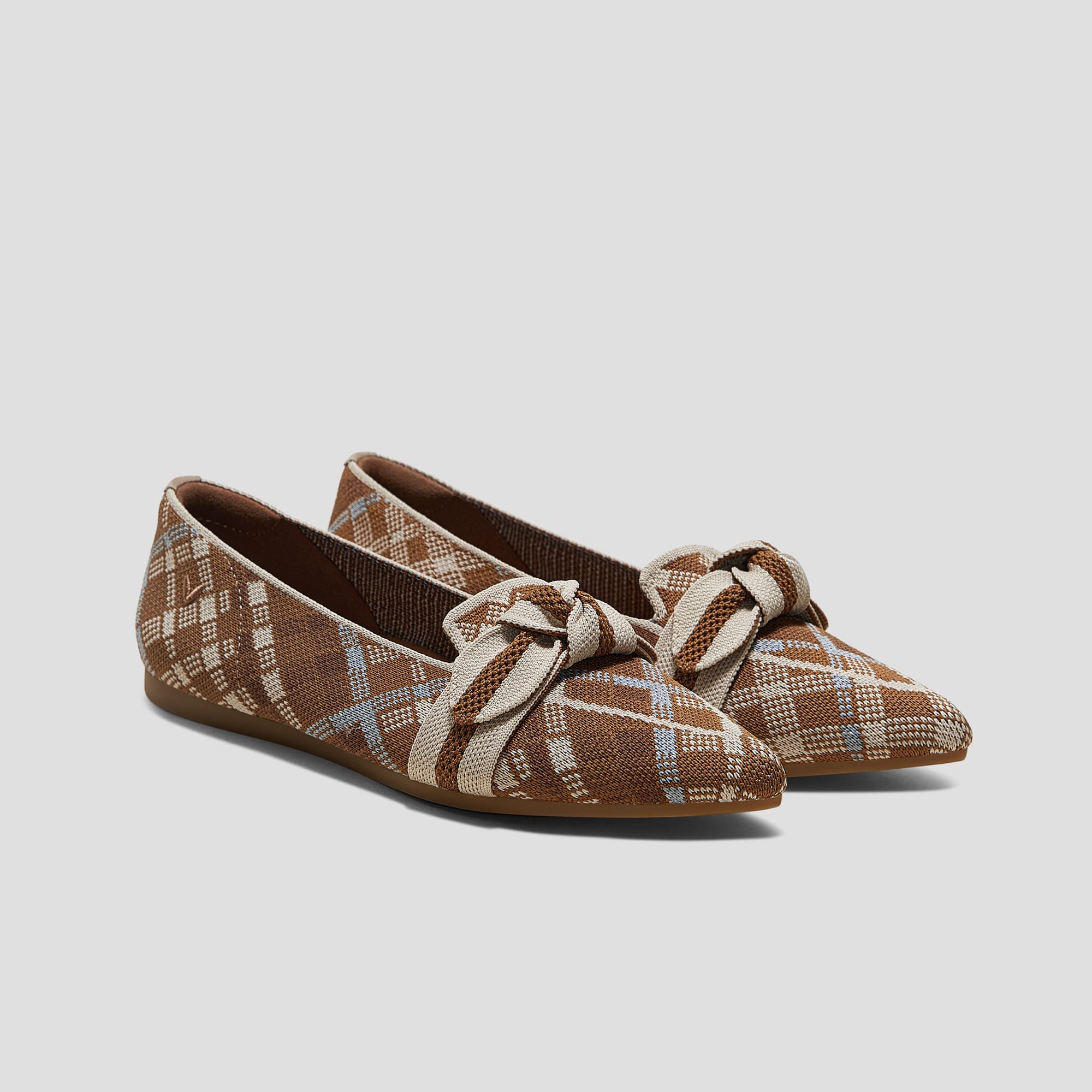 [Michelle] Pointed toe loafers with ribbon