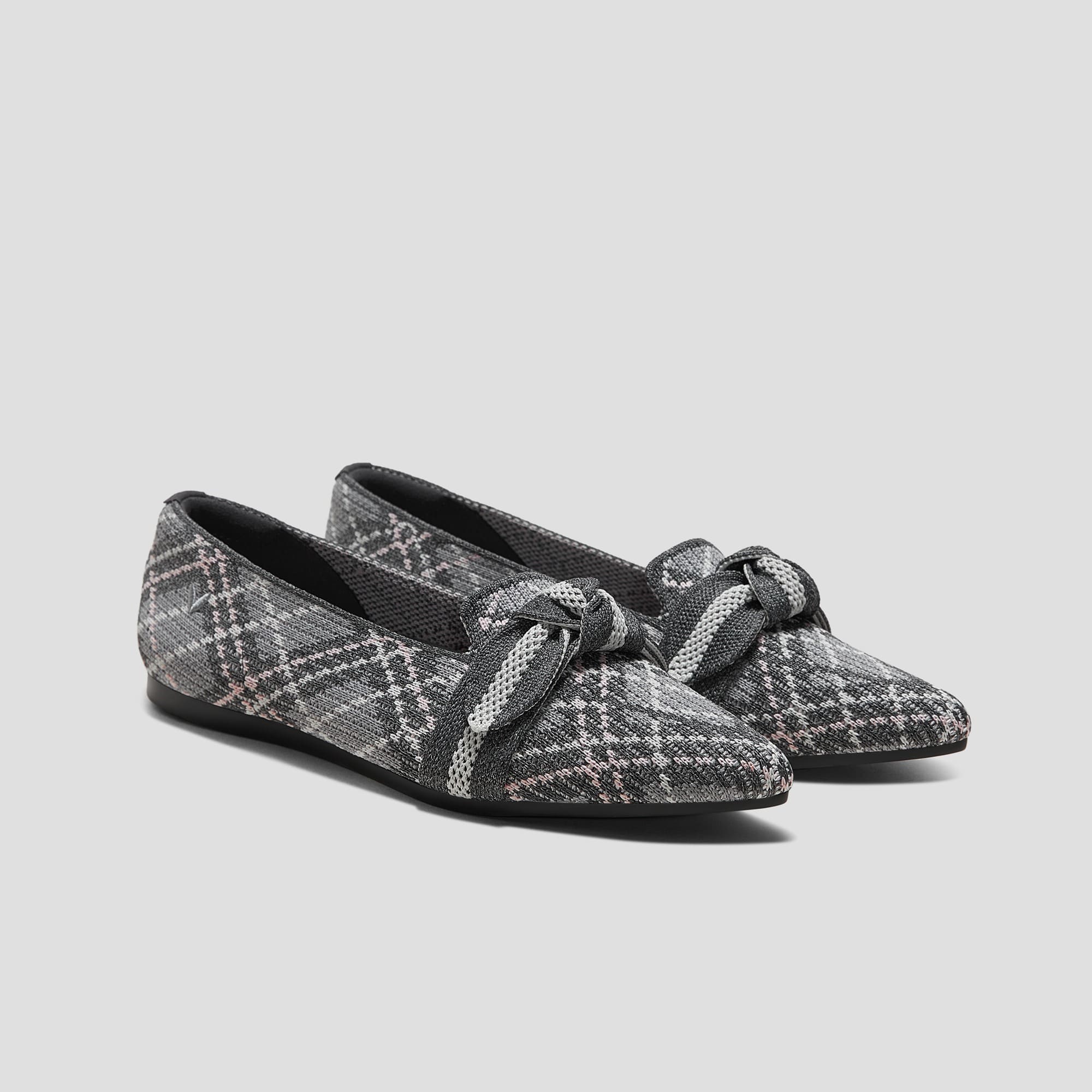 [Michelle] Pointed toe loafers with ribbon
