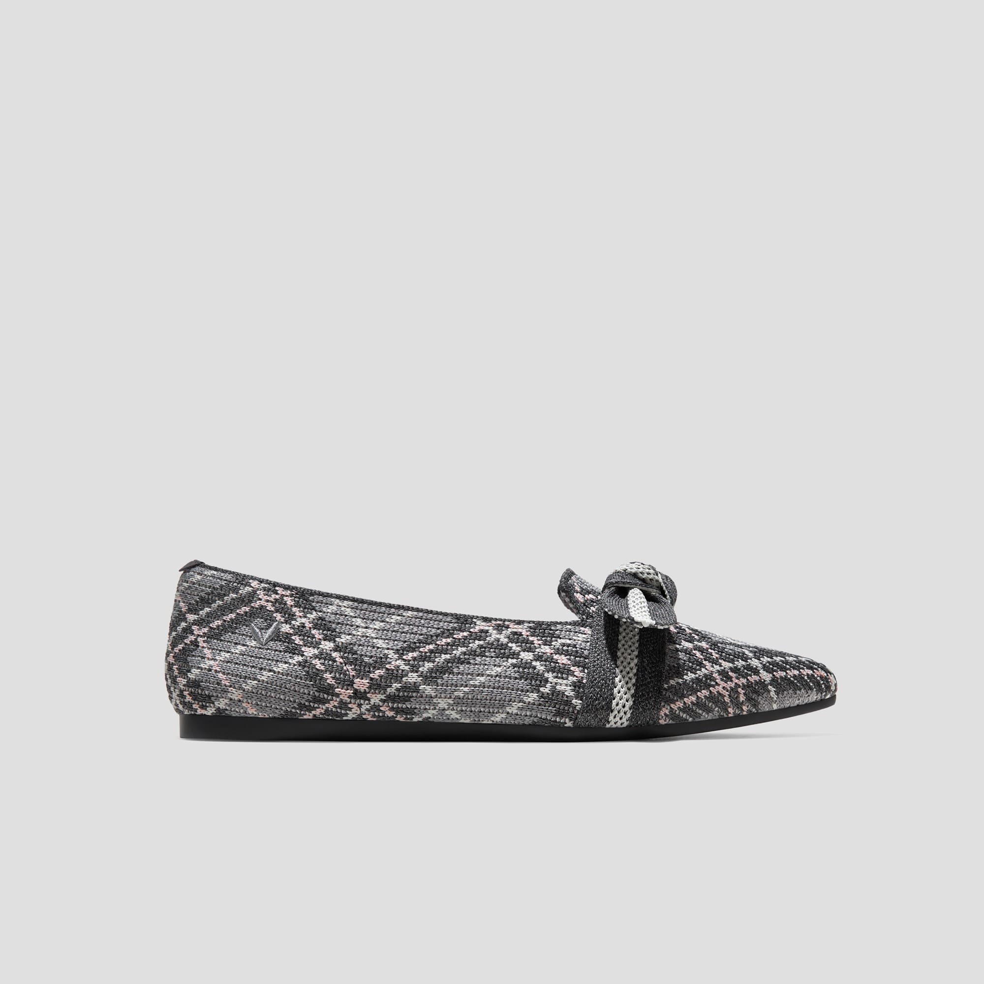 [Michelle] Pointed toe loafers with ribbon