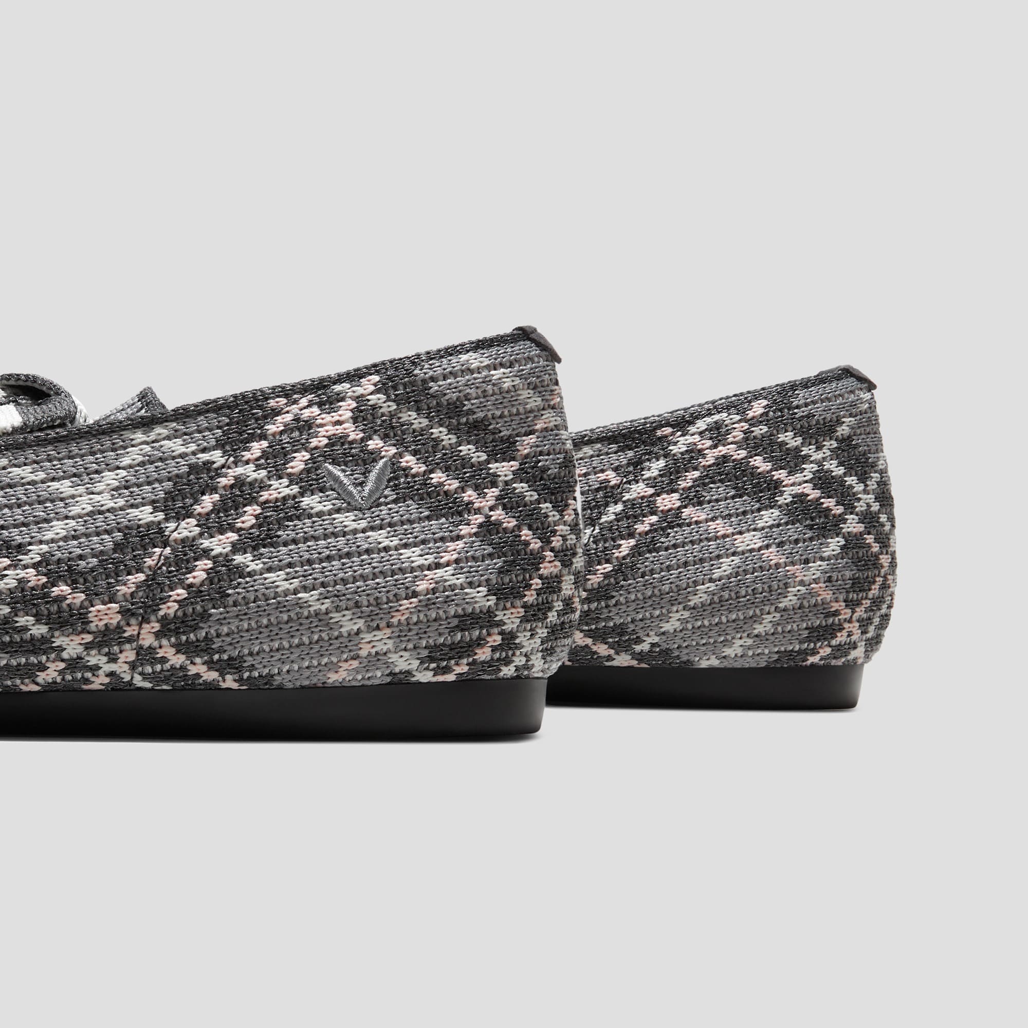 [Michelle] Pointed toe loafers with ribbon