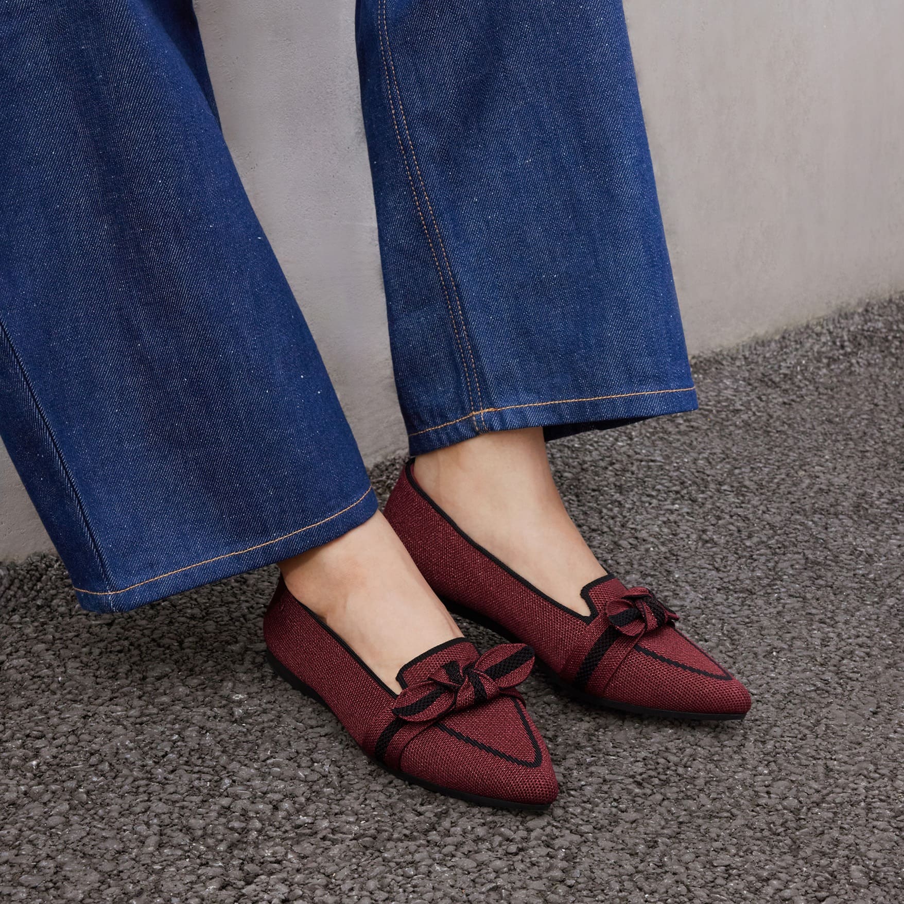 [Michelle] Pointed toe loafers with ribbon