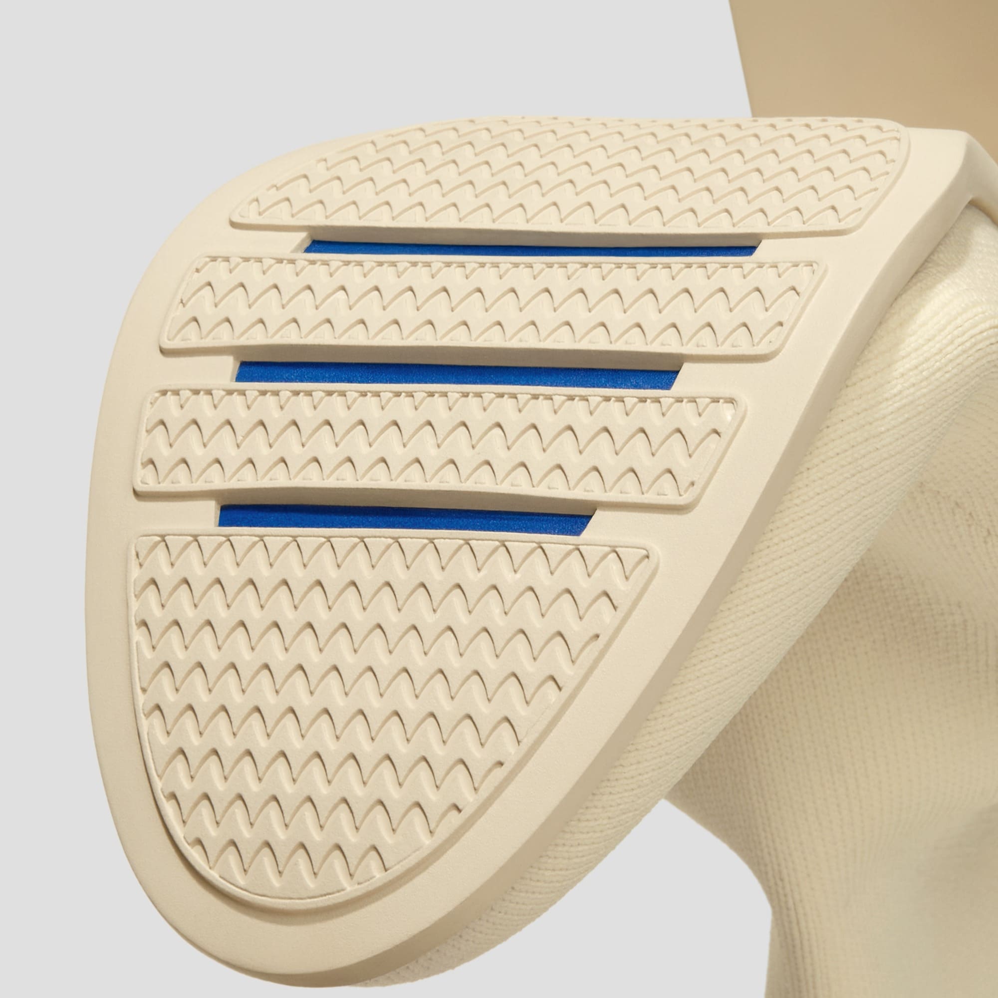 [Amanda] アーモンドトゥ 撥水加工 ランニングヒールブーツ