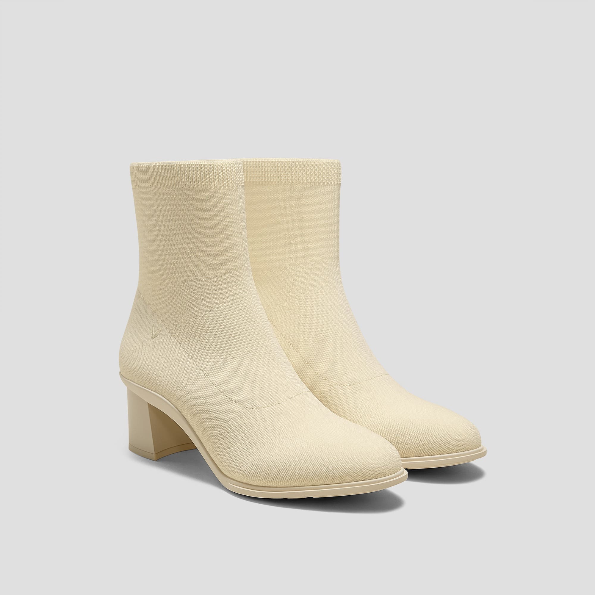 [Amanda] アーモンドトゥ 撥水加工 ランニングヒールブーツ