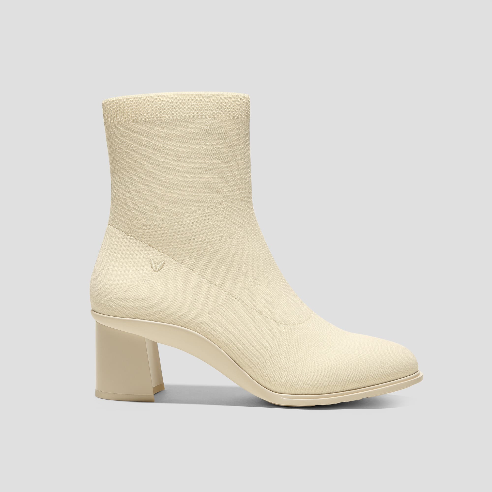 [Amanda] アーモンドトゥ 撥水加工 ランニングヒールブーツ