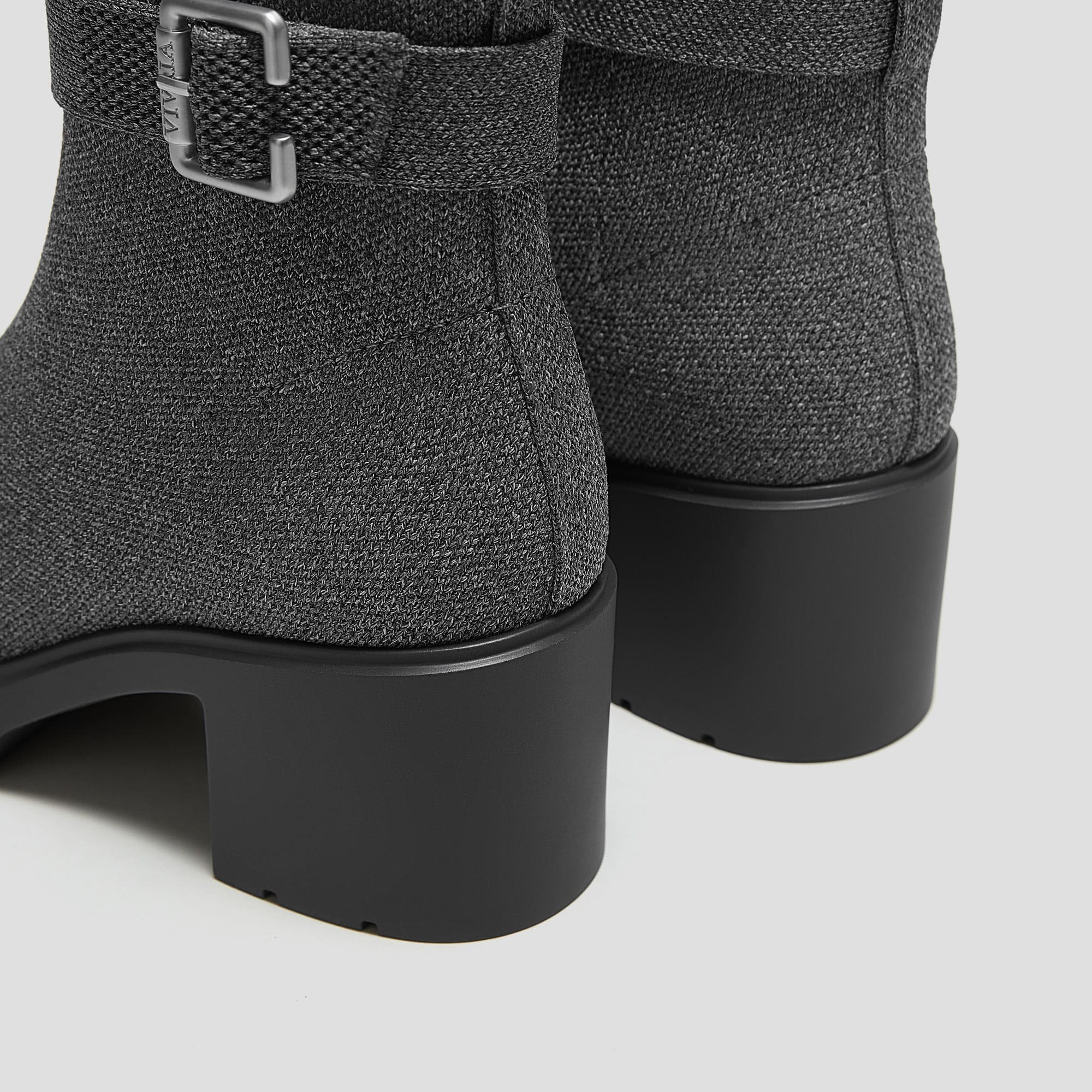 [Gisella] スクエアトゥ 撥水加工 ヒールブーツ