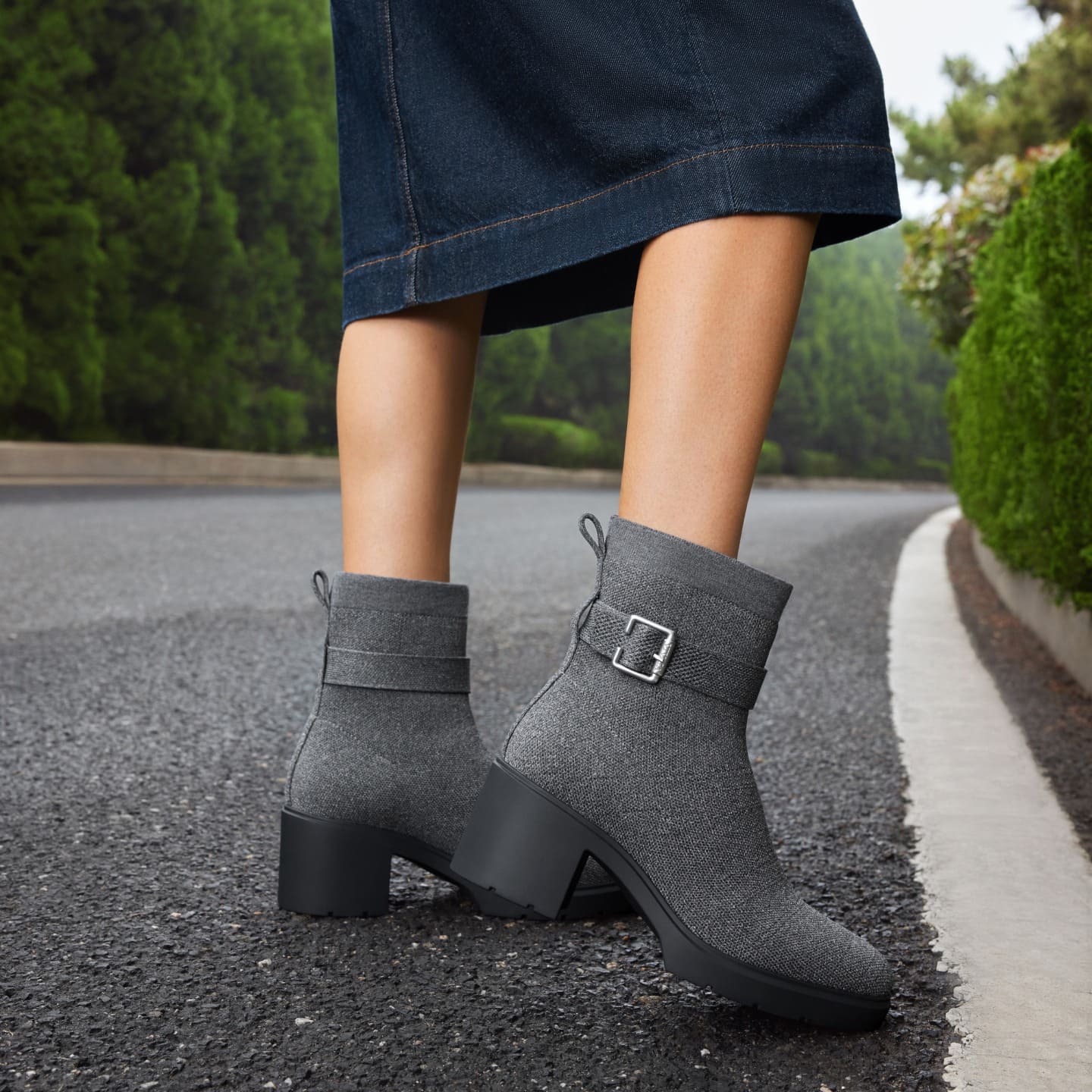 [Gisella] スクエアトゥ 撥水加工 ヒールブーツ