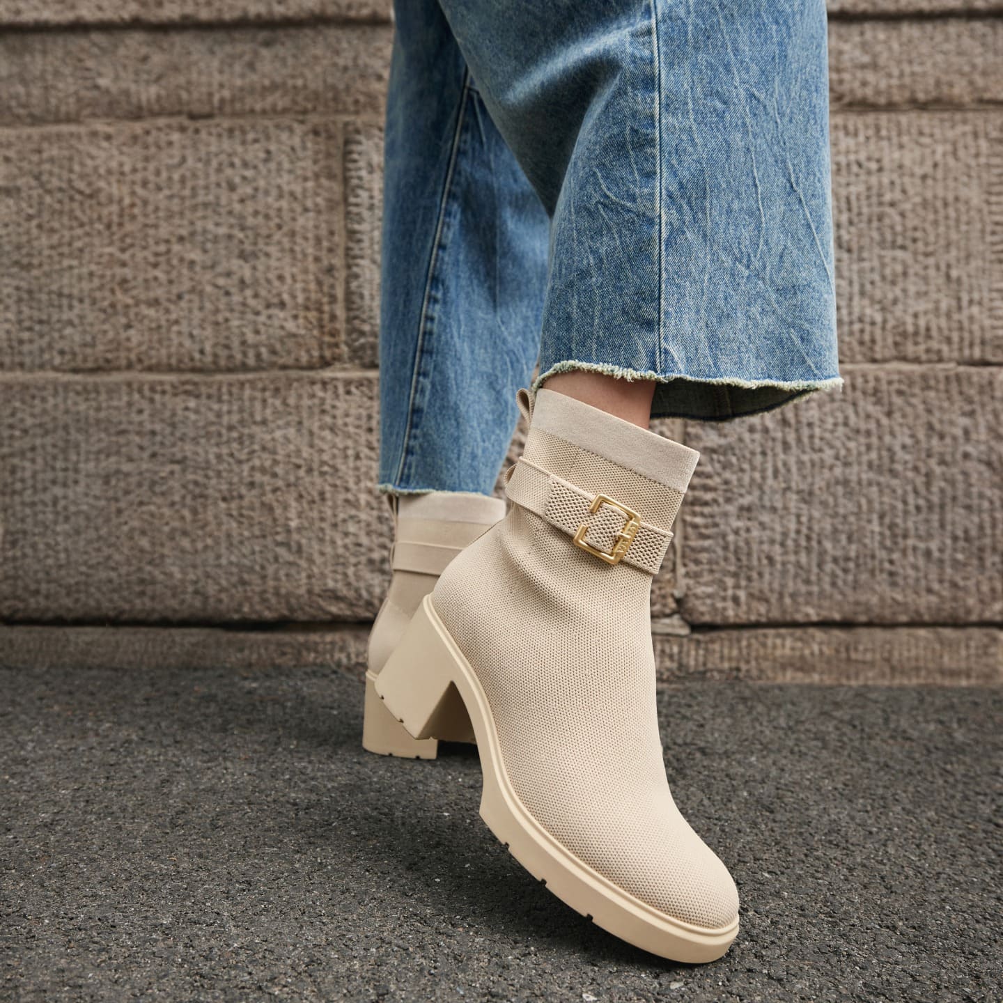 [Gisella] スクエアトゥ 撥水加工 ヒールブーツ