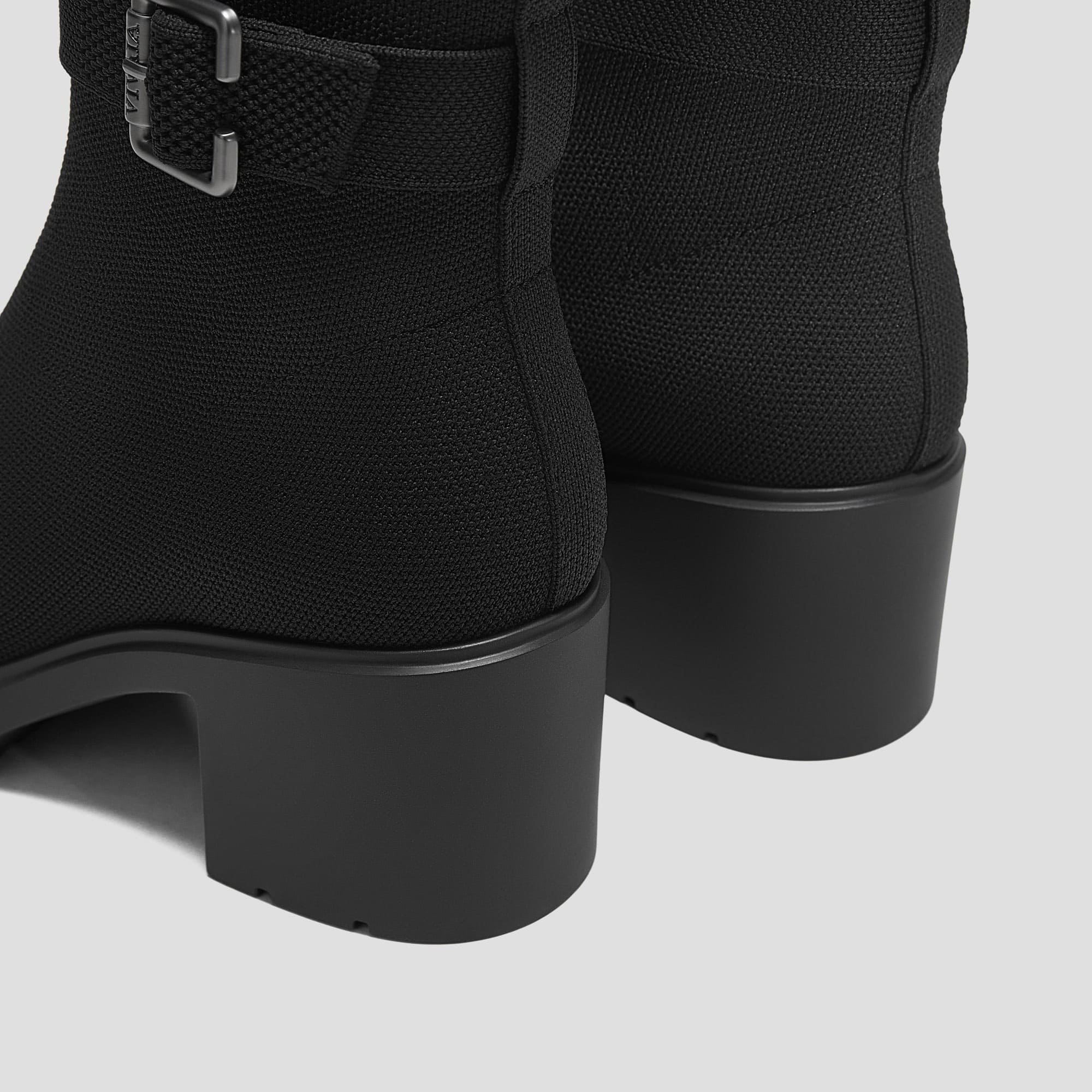 [Gisella] スクエアトゥ 撥水加工 ヒールブーツ