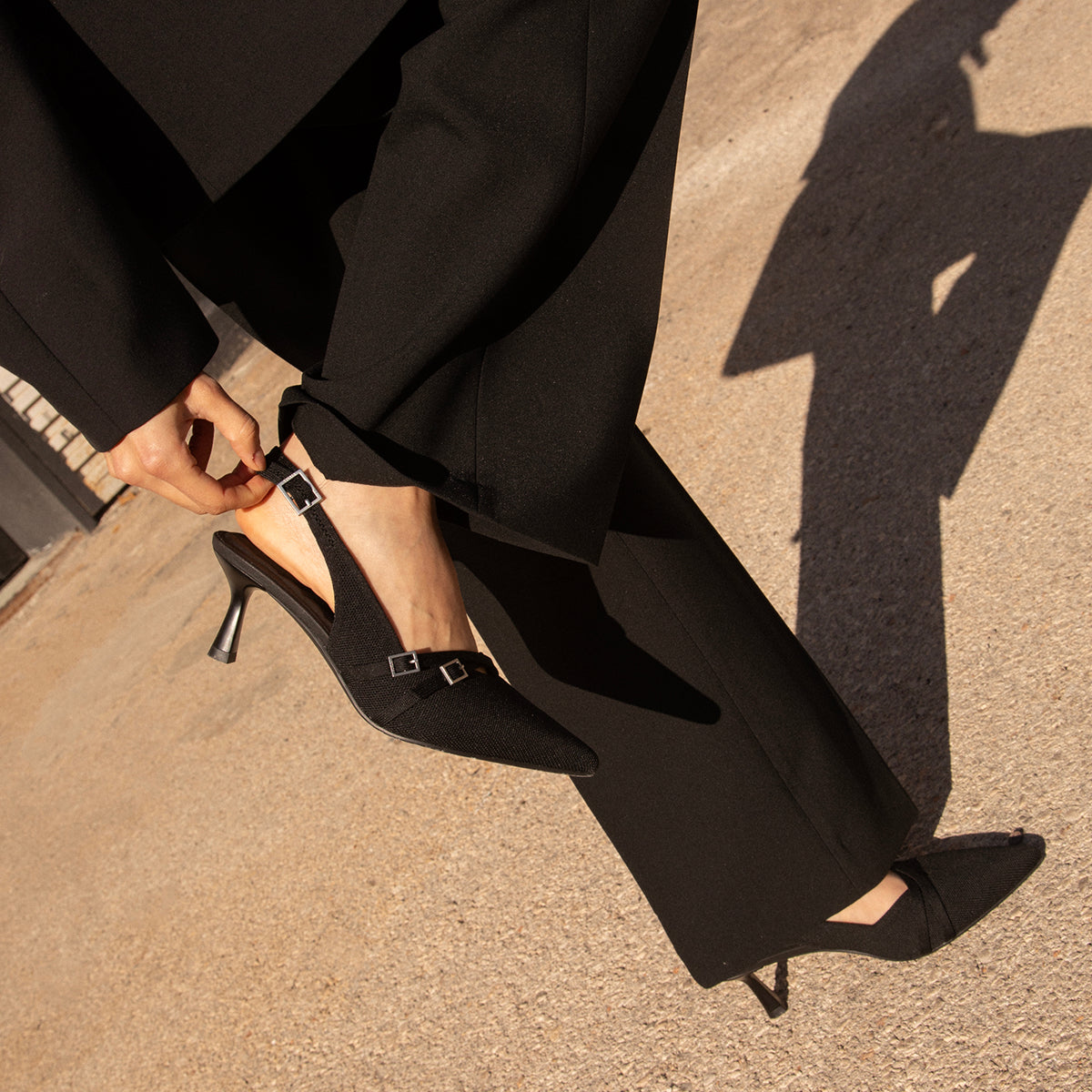 [Adela] ポインテッドトゥ スリングバック パンプス