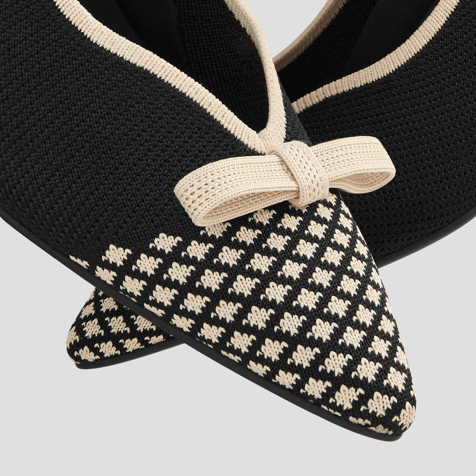 [Serena] ポインテッドトゥ リボン付き キトゥンヒール パンプス