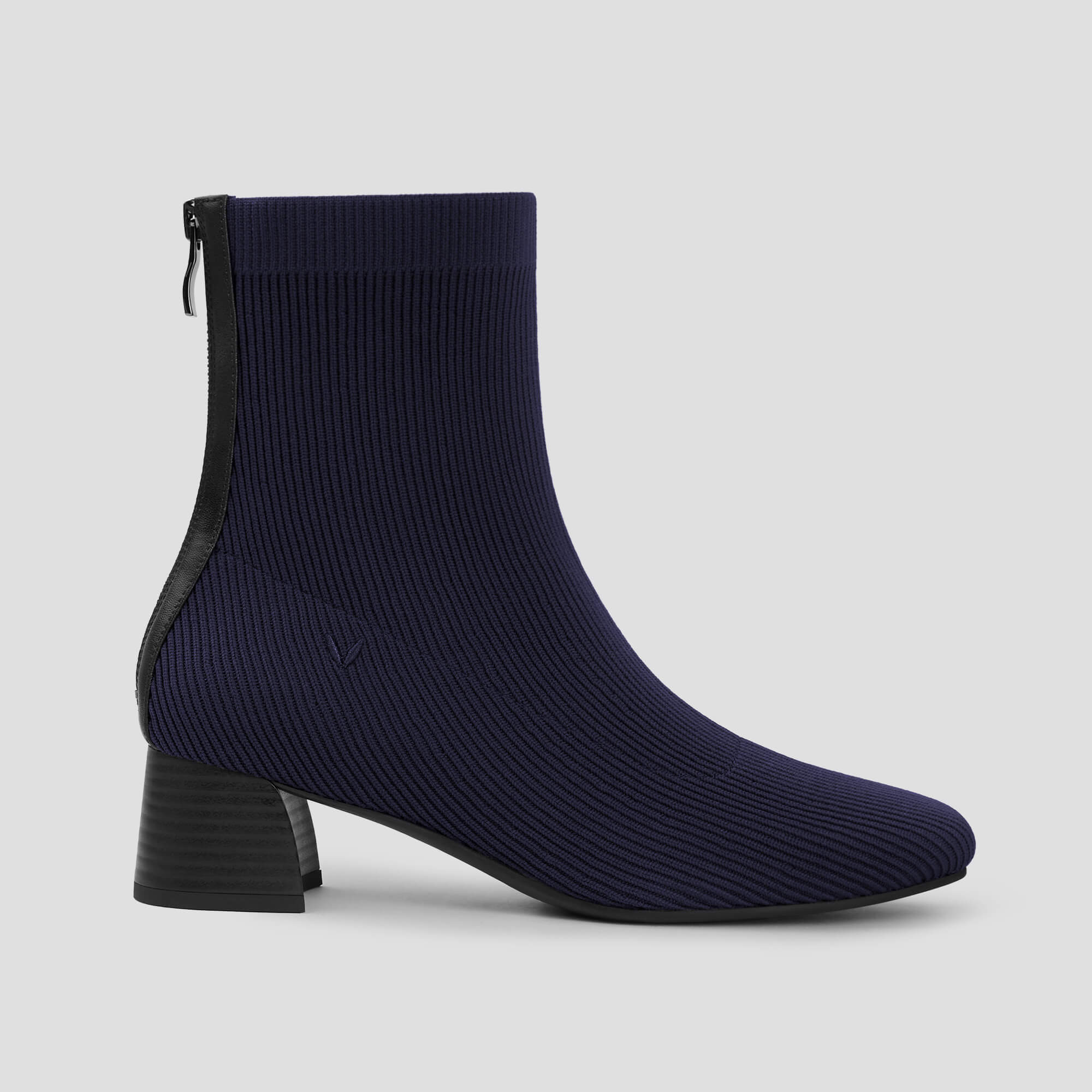 [Marcella] スクエアトゥ 撥水加工 バックファスナー付き ショートブーツ