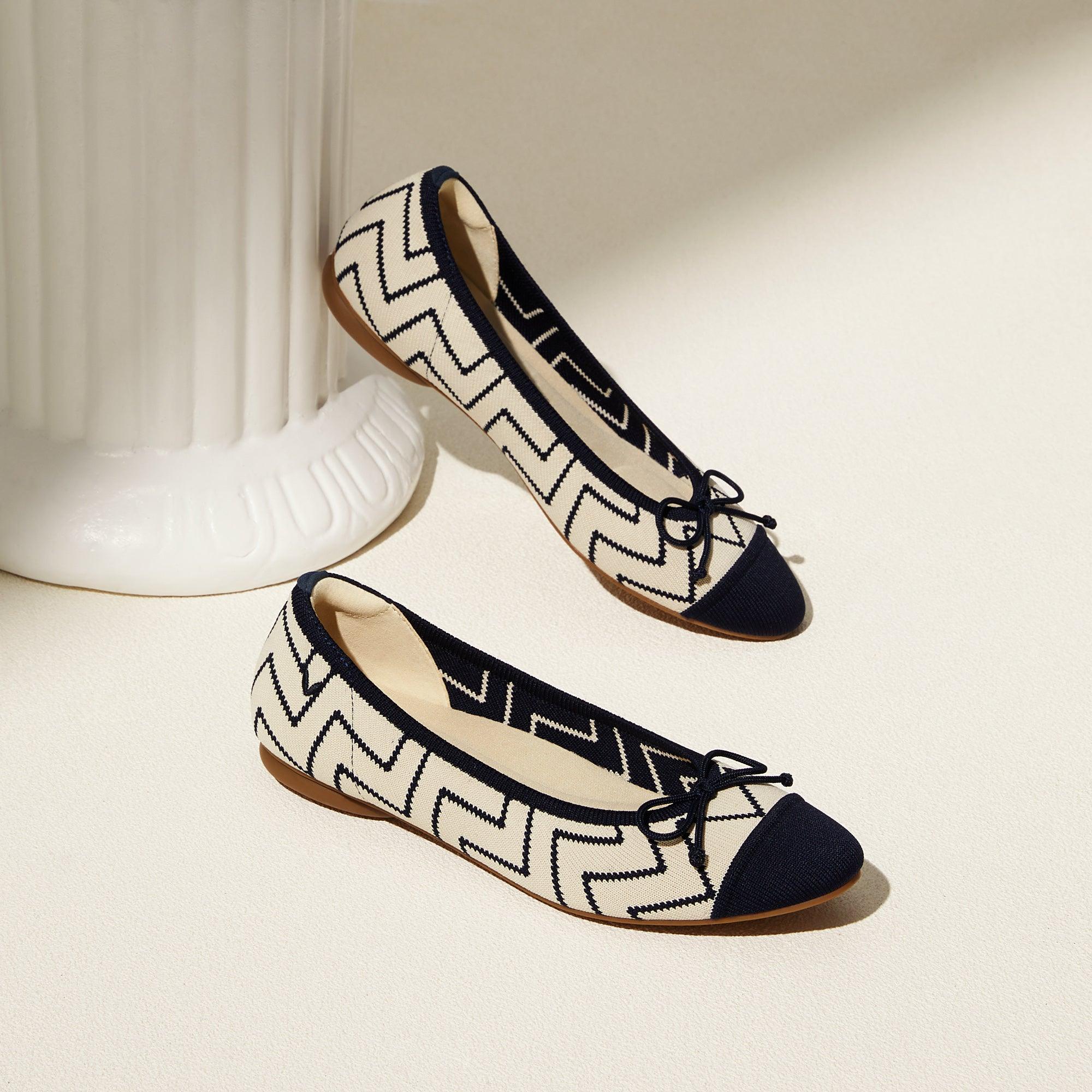 [Tiana] Almond toe flat shoes